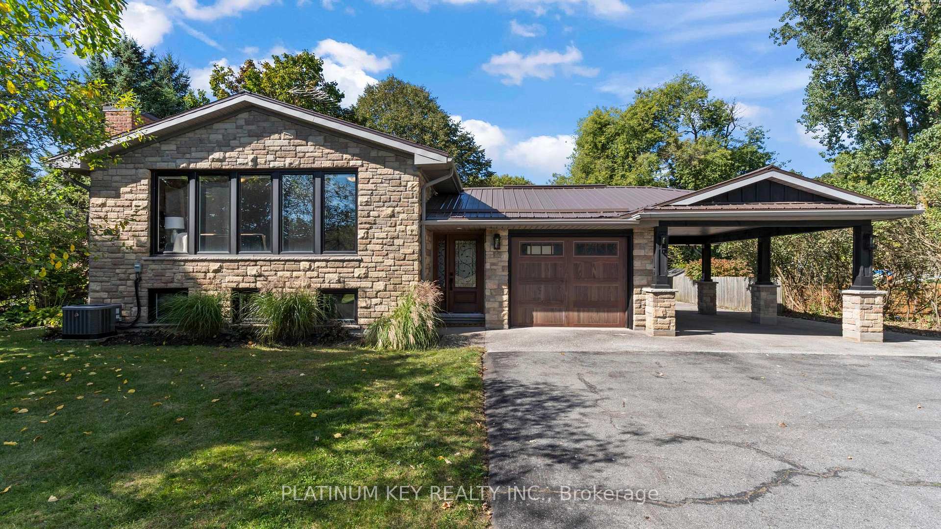 Photo 4 of 8846 Glendon Drive, Strathroy-Caradoc, Mount Brydges — HOMEH
