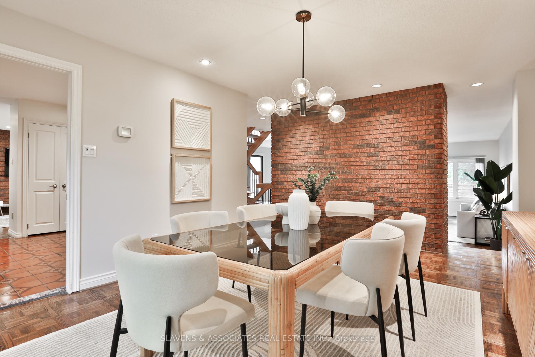 Photo 10 of 32 Hillmount Avenue, Toronto, Englemount-Lawrence — HOMEH