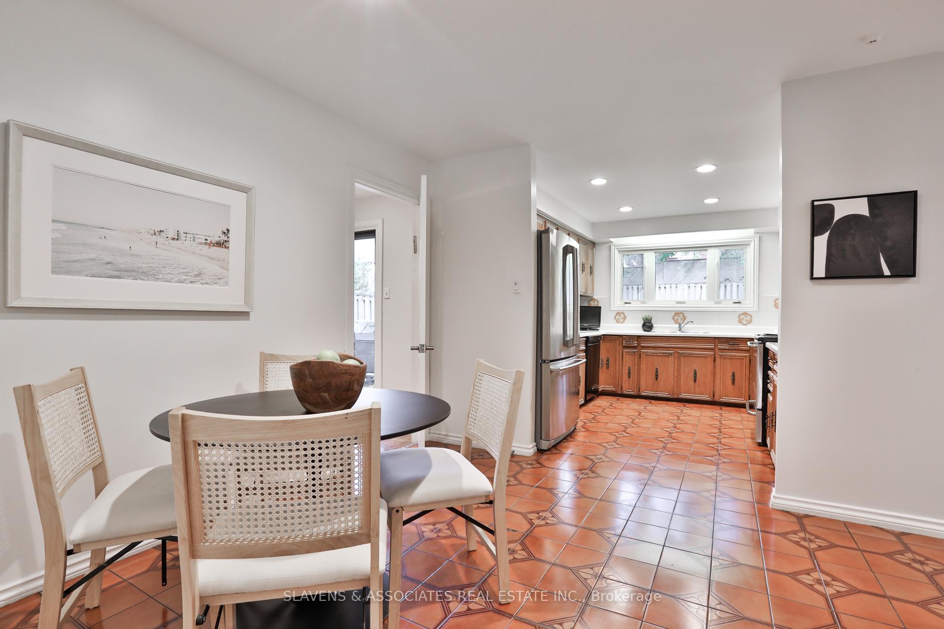 Photo 11 of 32 Hillmount Avenue, Toronto, Englemount-Lawrence — HOMEH