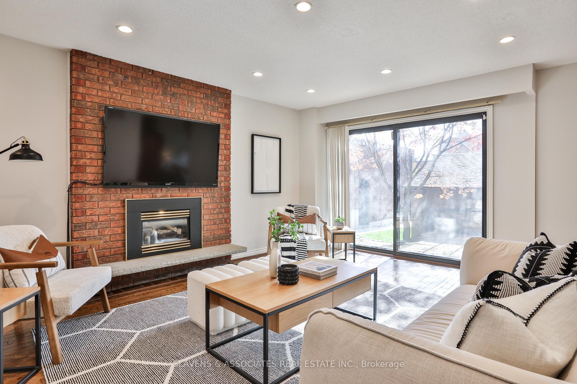 Photo 14 of 32 Hillmount Avenue, Toronto, Englemount-Lawrence — HOMEH