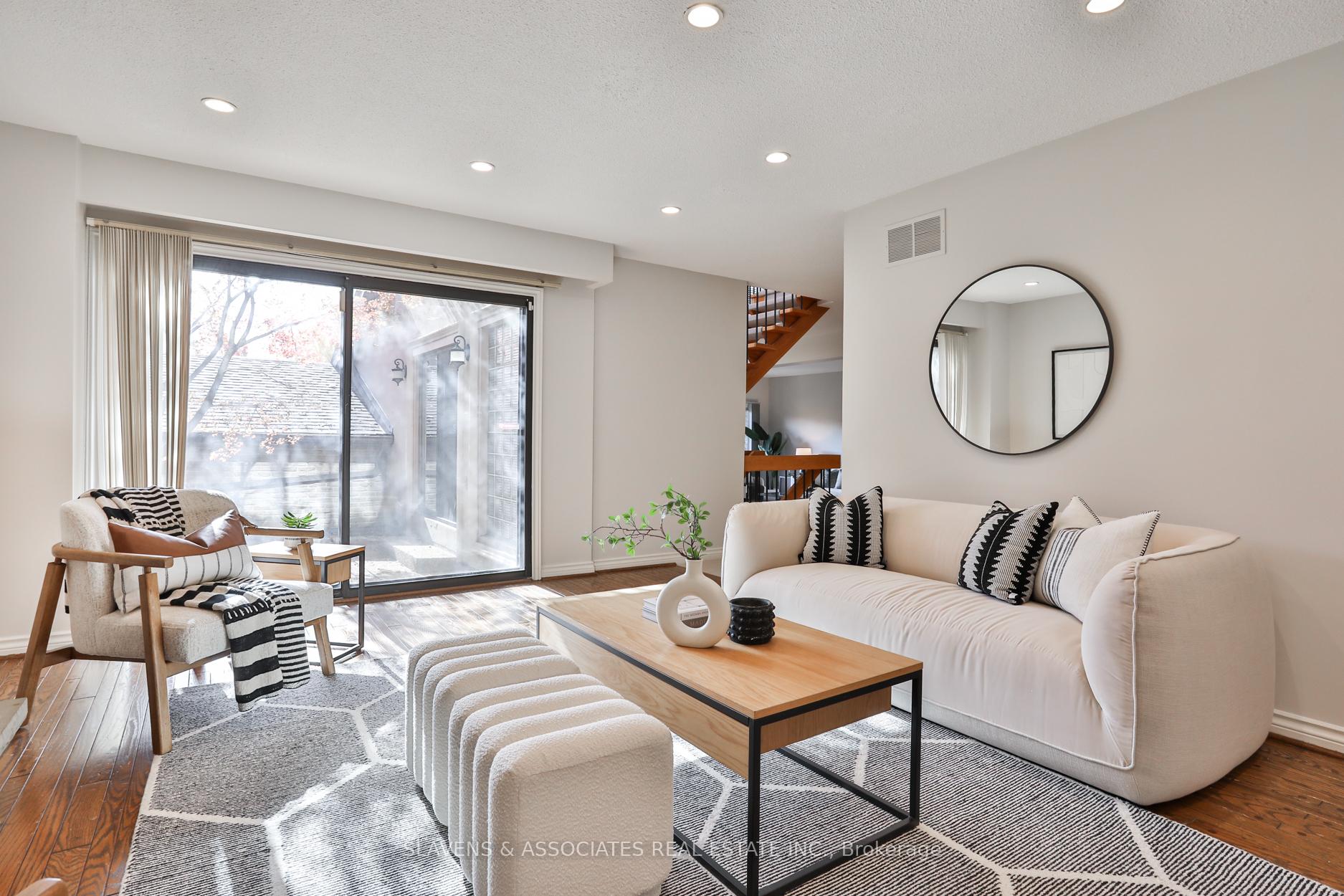 Photo 15 of 32 Hillmount Avenue, Toronto, Englemount-Lawrence — HOMEH