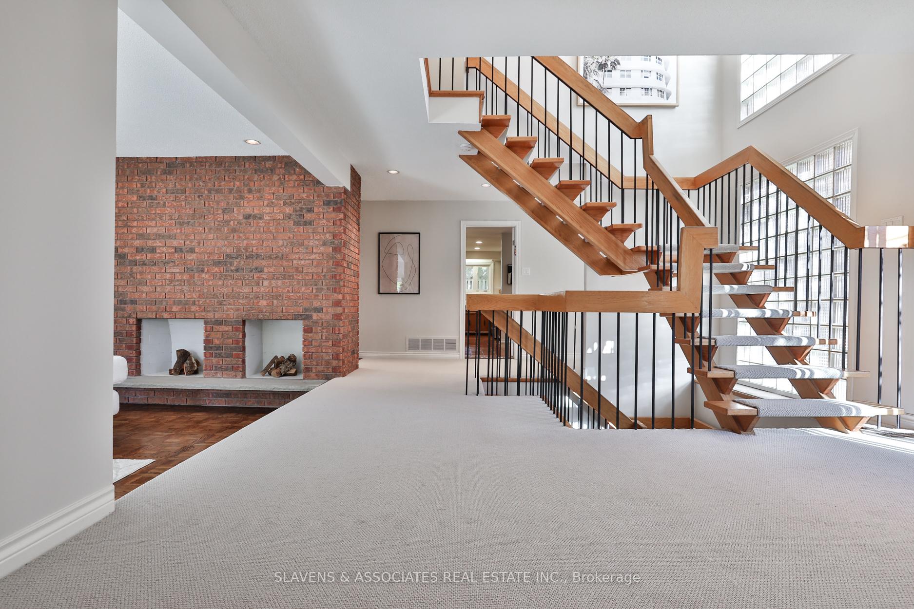Photo 18 of 32 Hillmount Avenue, Toronto, Englemount-Lawrence — HOMEH