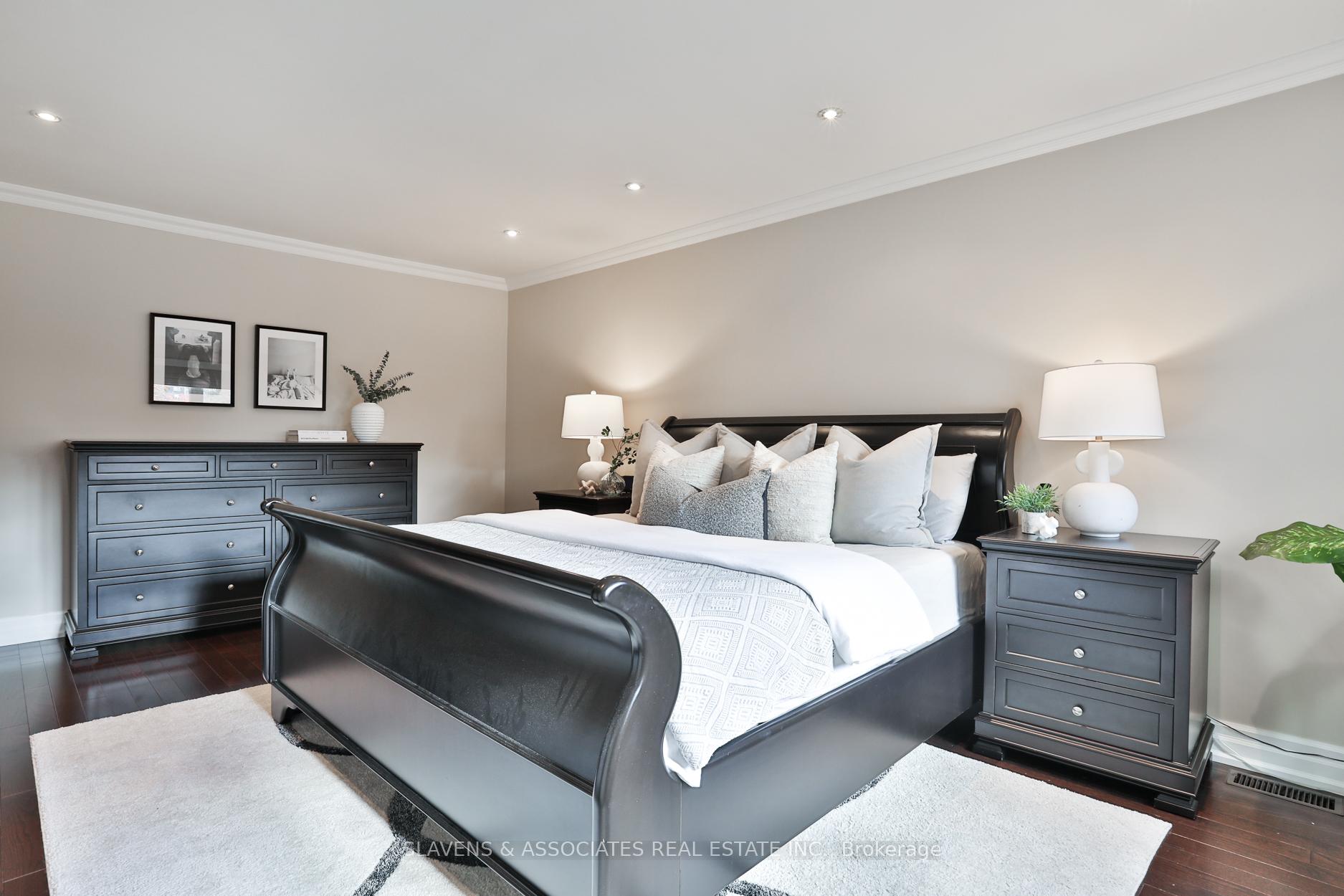 Photo 19 of 32 Hillmount Avenue, Toronto, Englemount-Lawrence — HOMEH