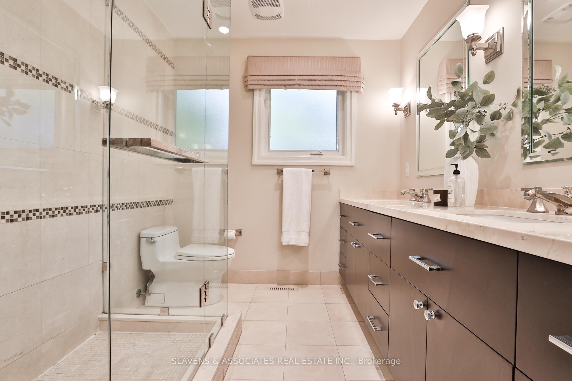 Photo 20 of 32 Hillmount Avenue, Toronto, Englemount-Lawrence — HOMEH