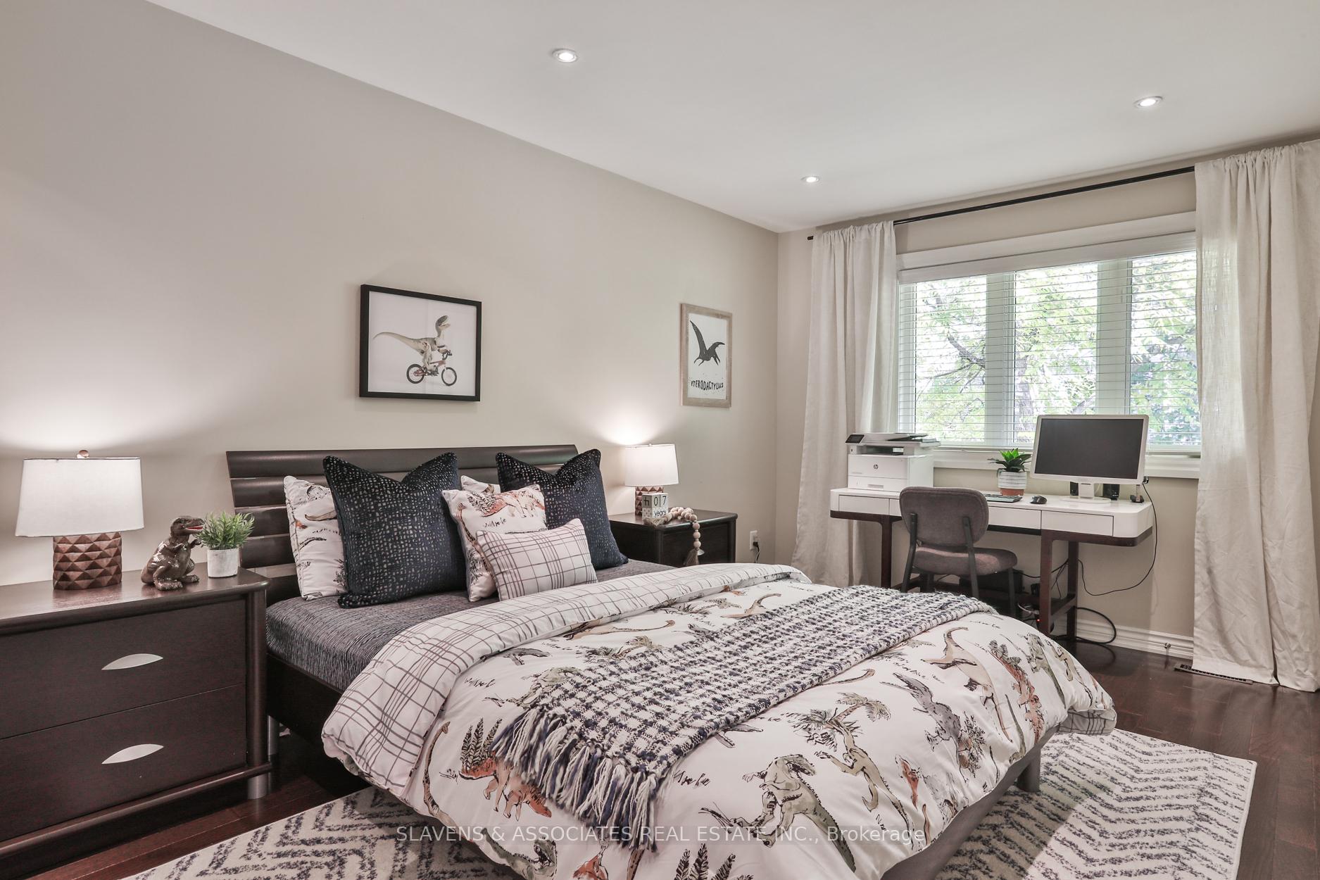 Photo 24 of 32 Hillmount Avenue, Toronto, Englemount-Lawrence — HOMEH