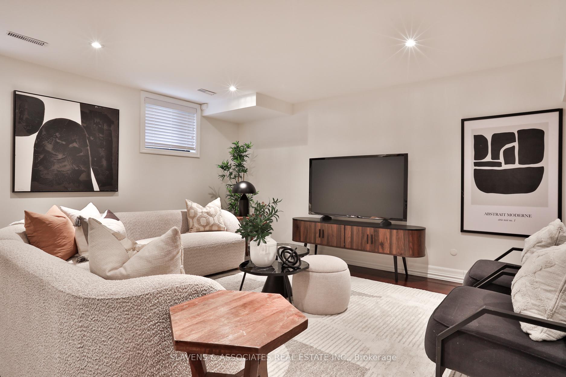 Photo 26 of 32 Hillmount Avenue, Toronto, Englemount-Lawrence — HOMEH