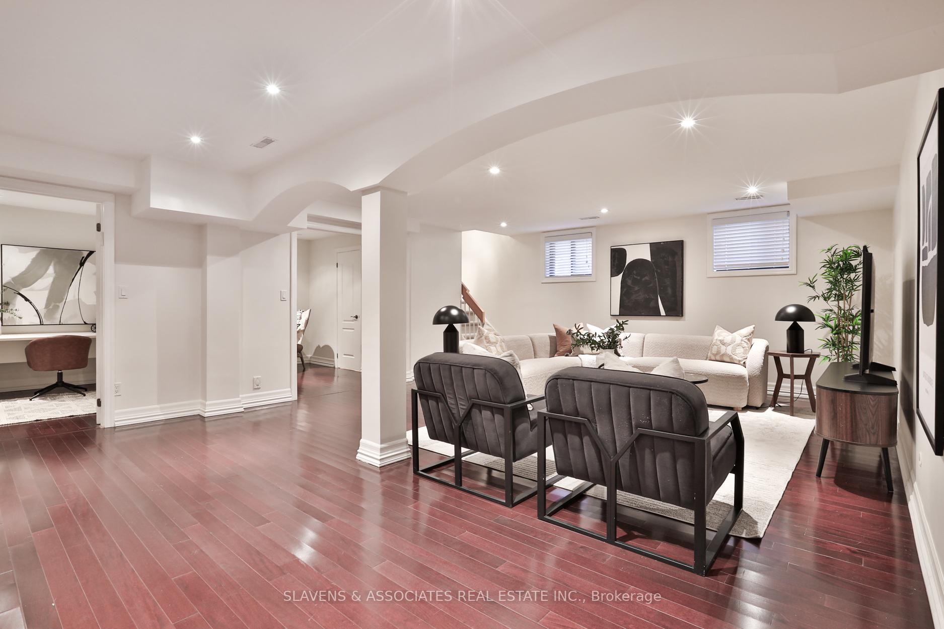 Photo 27 of 32 Hillmount Avenue, Toronto, Englemount-Lawrence — HOMEH