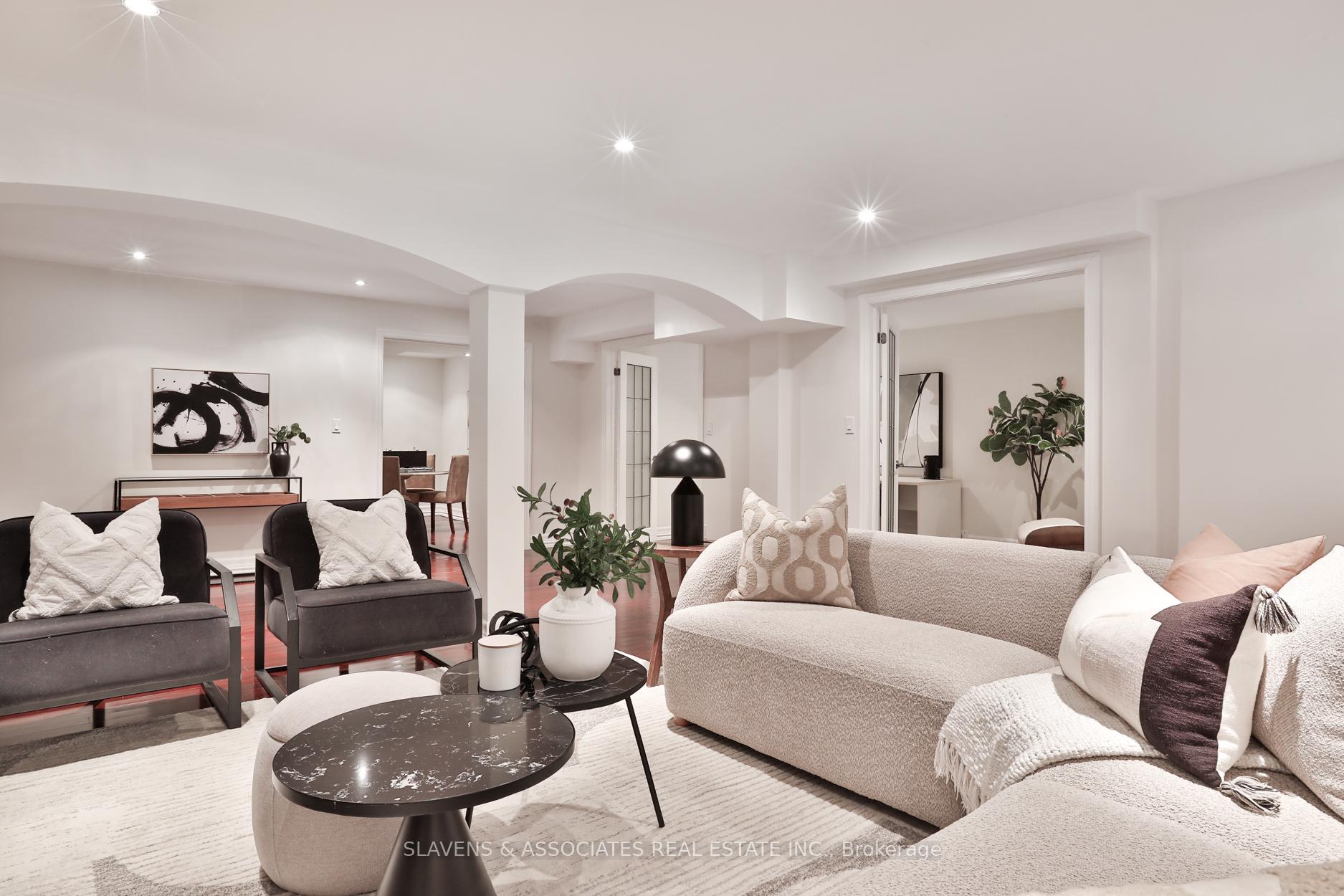 Photo 29 of 32 Hillmount Avenue, Toronto, Englemount-Lawrence — HOMEH