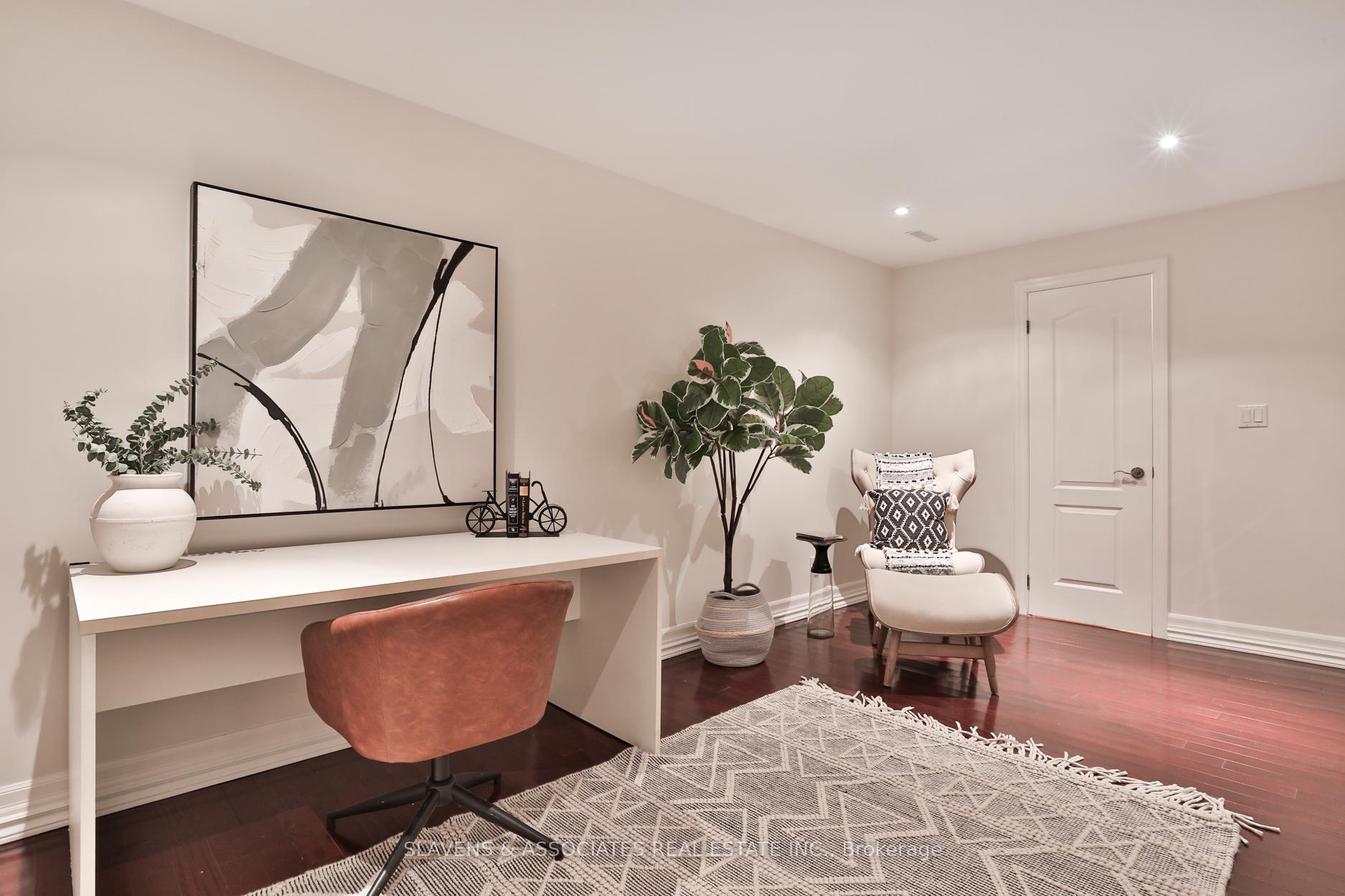 Photo 32 of 32 Hillmount Avenue, Toronto, Englemount-Lawrence — HOMEH