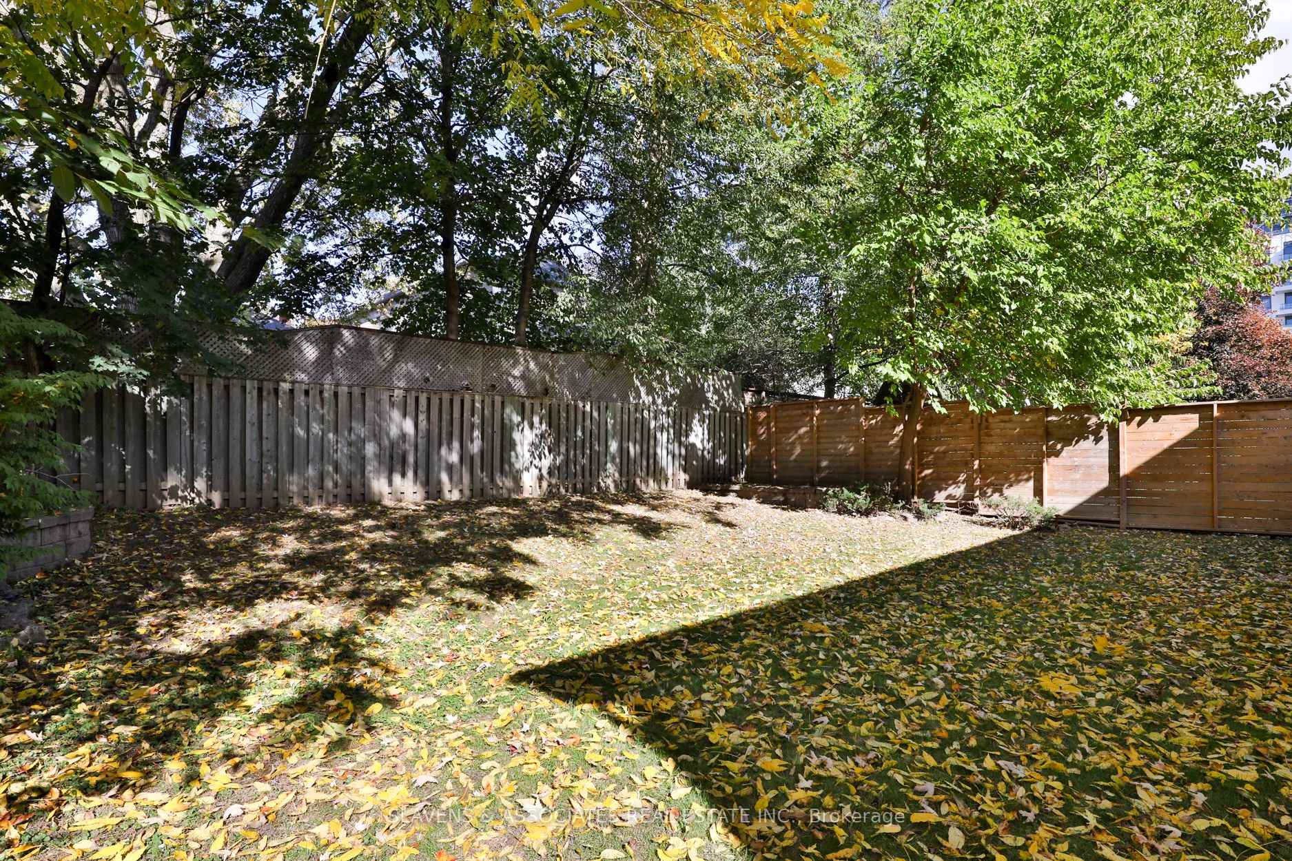 Photo 36 of 32 Hillmount Avenue, Toronto, Englemount-Lawrence — HOMEH