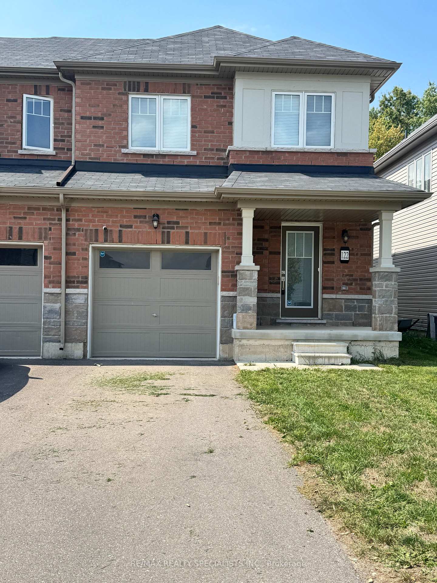 Front of 122 Esther Crescent
