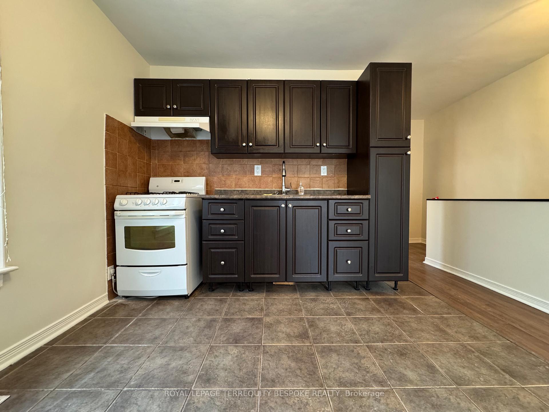 Photo 4 of Unit 3 - upper, 19 Lewis Street, Toronto, South Riverdale — HOMEH