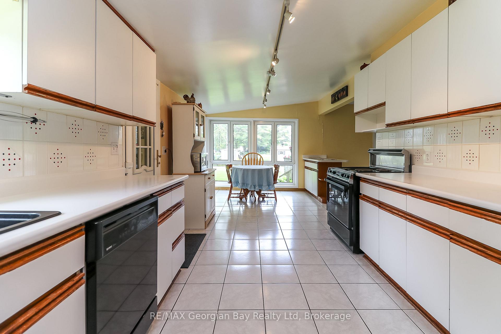 Photo 9 of 31 Hearthstone Drive, Tay, Rural Tay — HOMEH