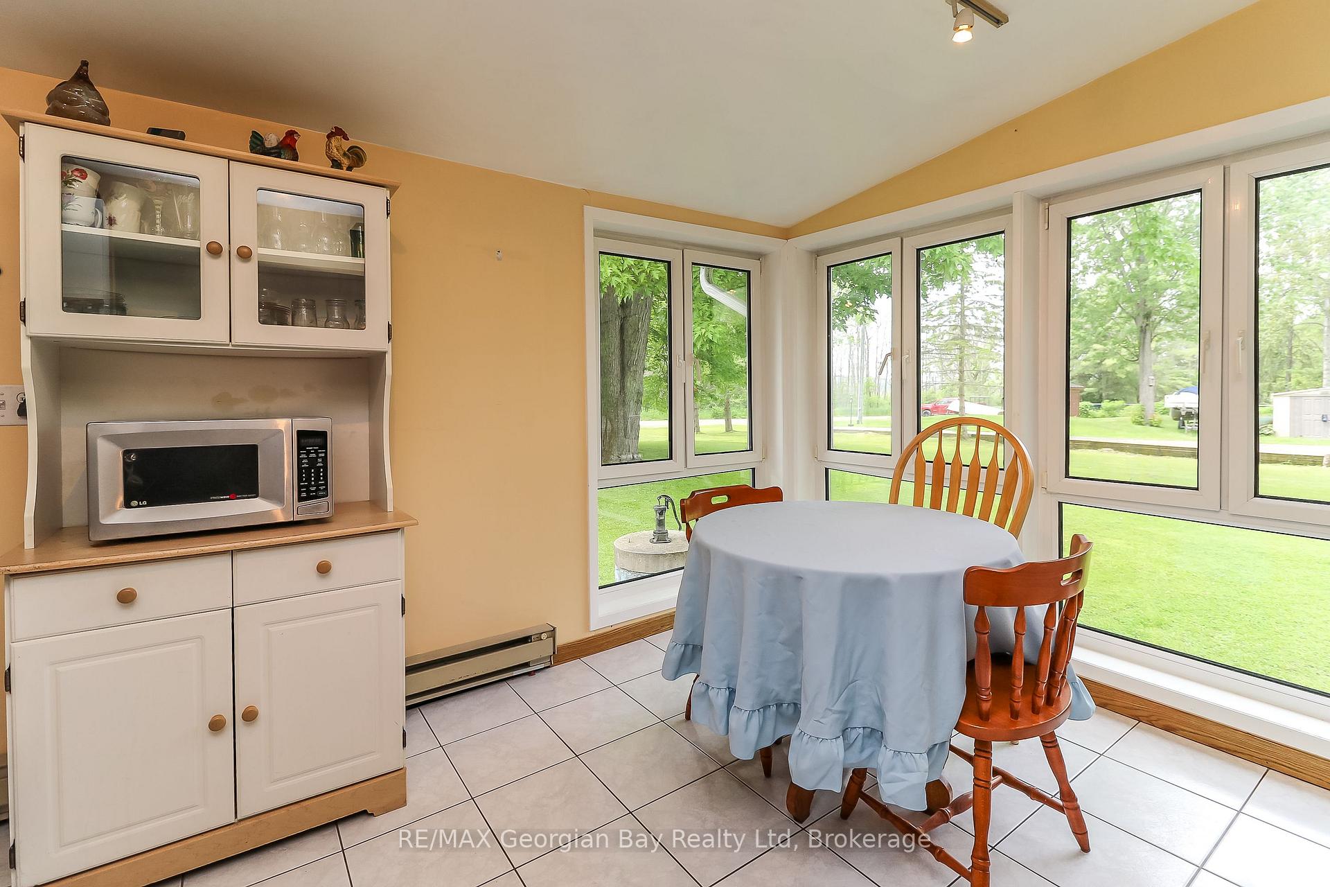 Photo 10 of 31 Hearthstone Drive, Tay, Rural Tay — HOMEH