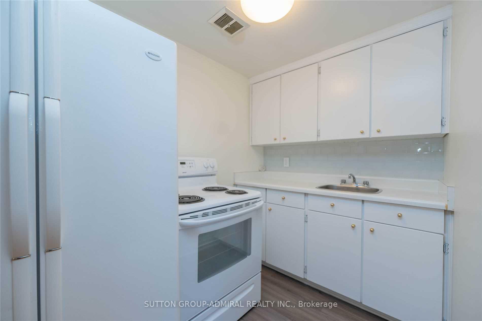 Photo 7 of 65 Regina Avenue, Toronto, Englemount-Lawrence — HOMEH