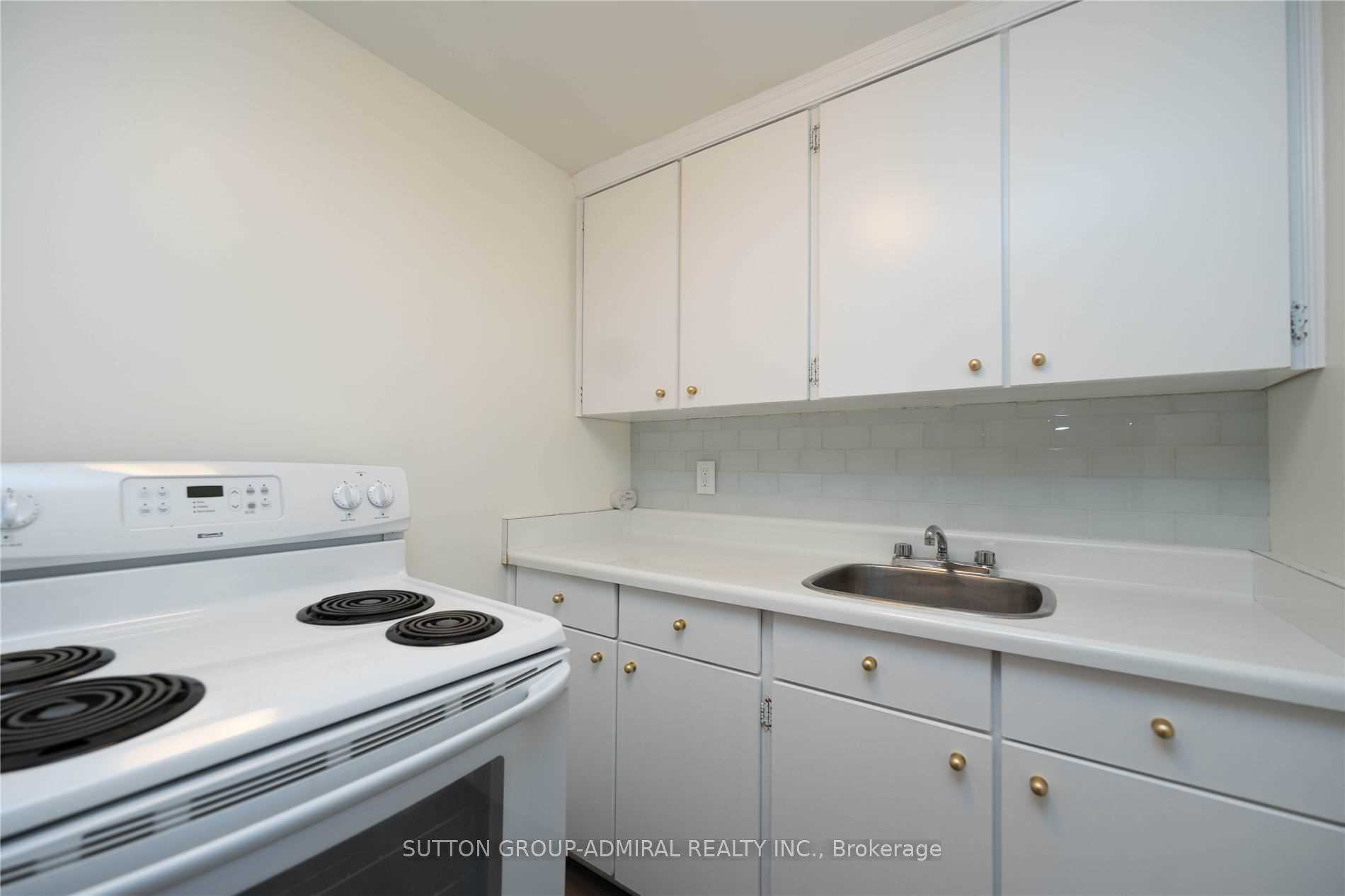 Photo 8 of 65 Regina Avenue, Toronto, Englemount-Lawrence — HOMEH