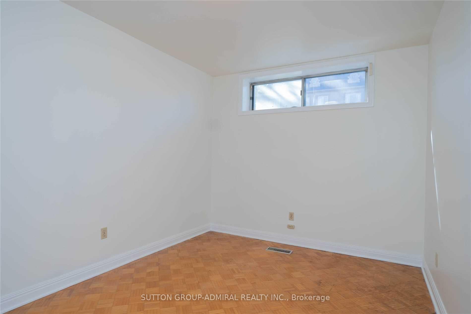 Photo 11 of 65 Regina Avenue, Toronto, Englemount-Lawrence — HOMEH