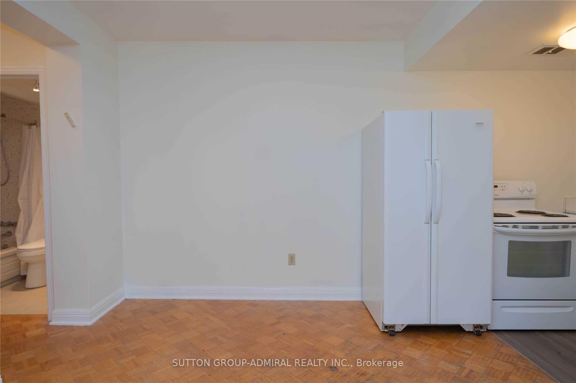 Photo 13 of 65 Regina Avenue, Toronto, Englemount-Lawrence — HOMEH