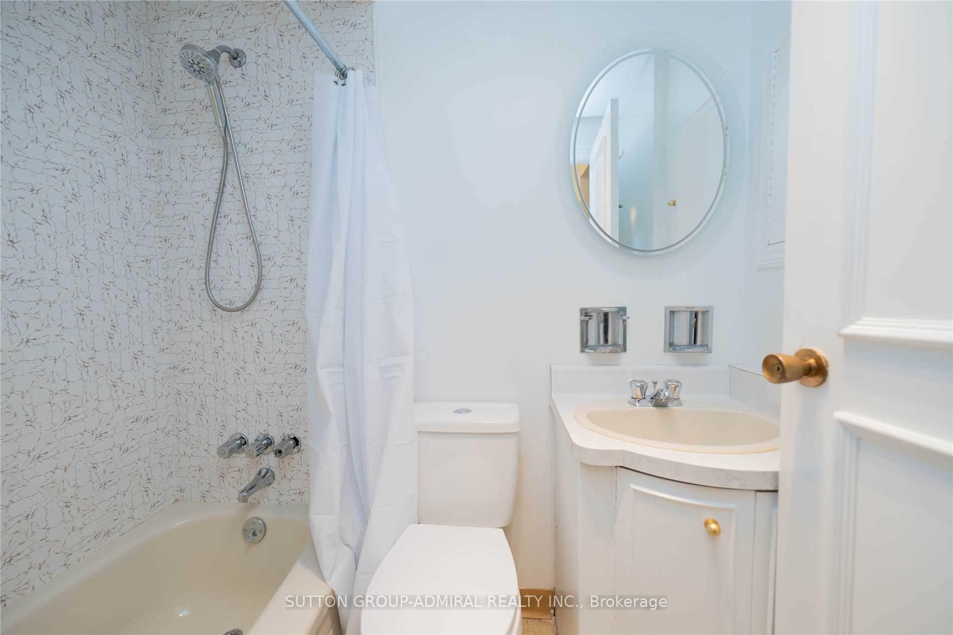 Photo 18 of 65 Regina Avenue, Toronto, Englemount-Lawrence — HOMEH