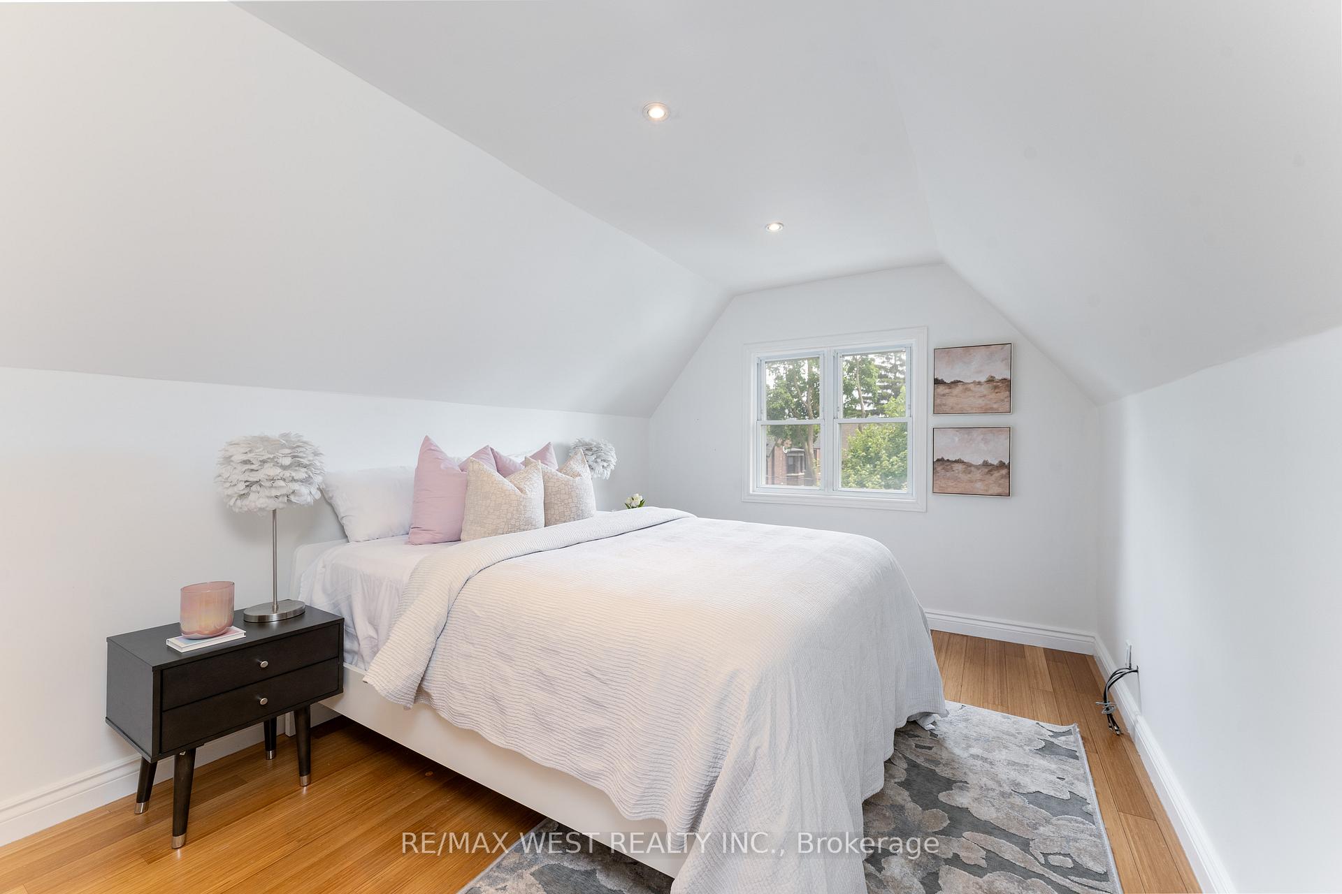 Photo 25 of 52 Woodycrest Avenue, Toronto, Danforth — HOMEH