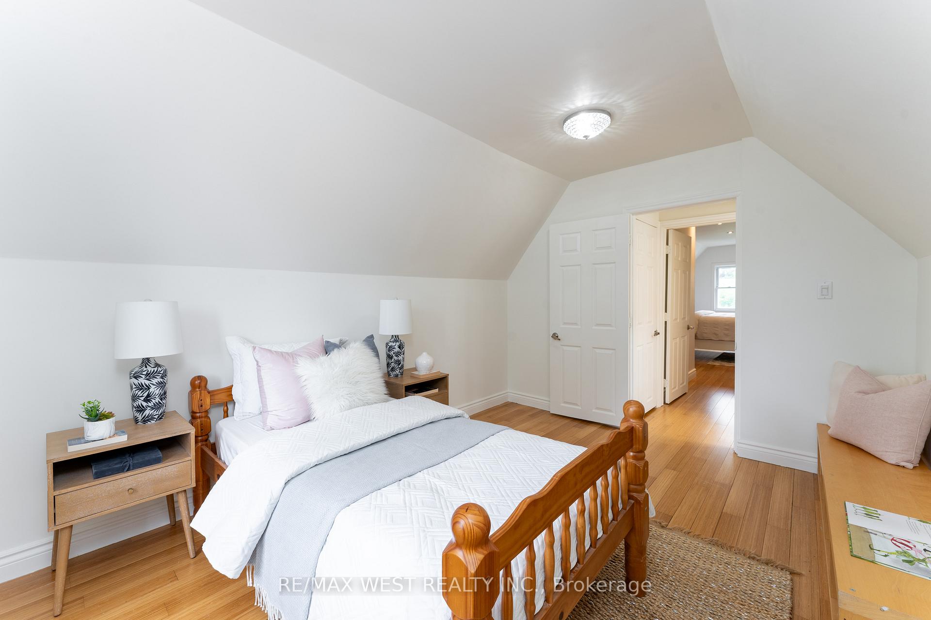 Photo 29 of 52 Woodycrest Avenue, Toronto, Danforth — HOMEH