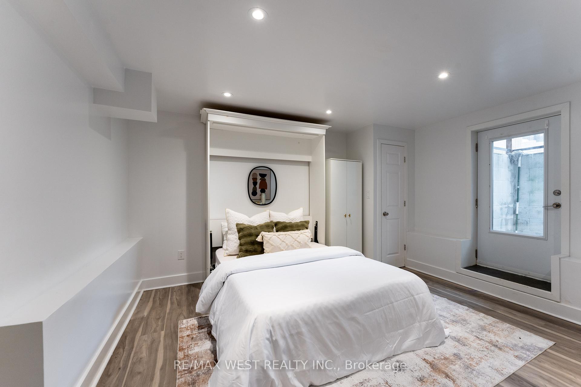 Photo 38 of 52 Woodycrest Avenue, Toronto, Danforth — HOMEH