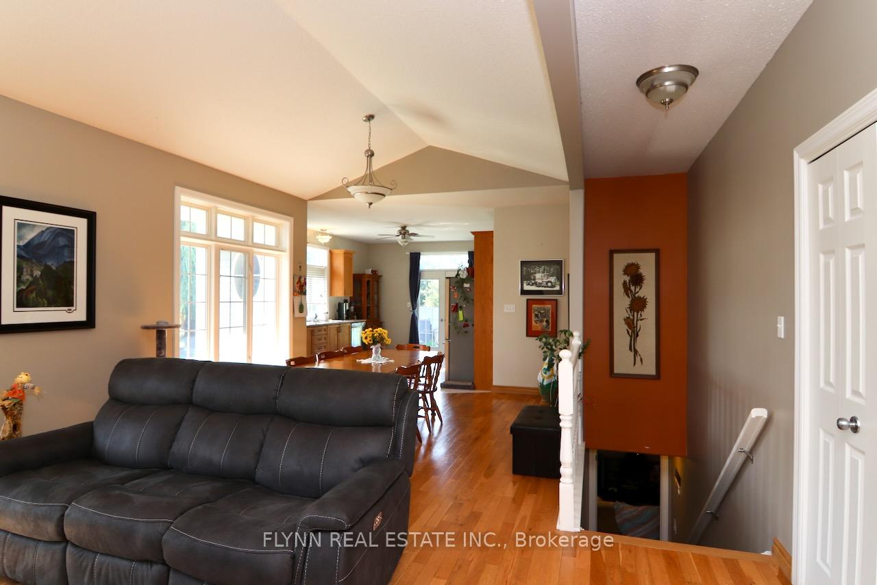 Photo 3 of 1500 Barron Road, Thorold, Port Robinson — HOMEH