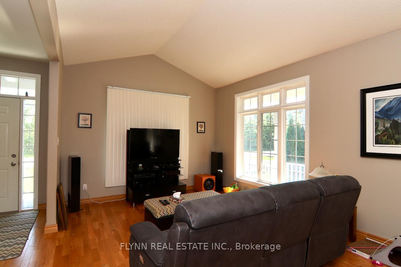Photo 4 of 1500 Barron Road, Thorold, Port Robinson — HOMEH
