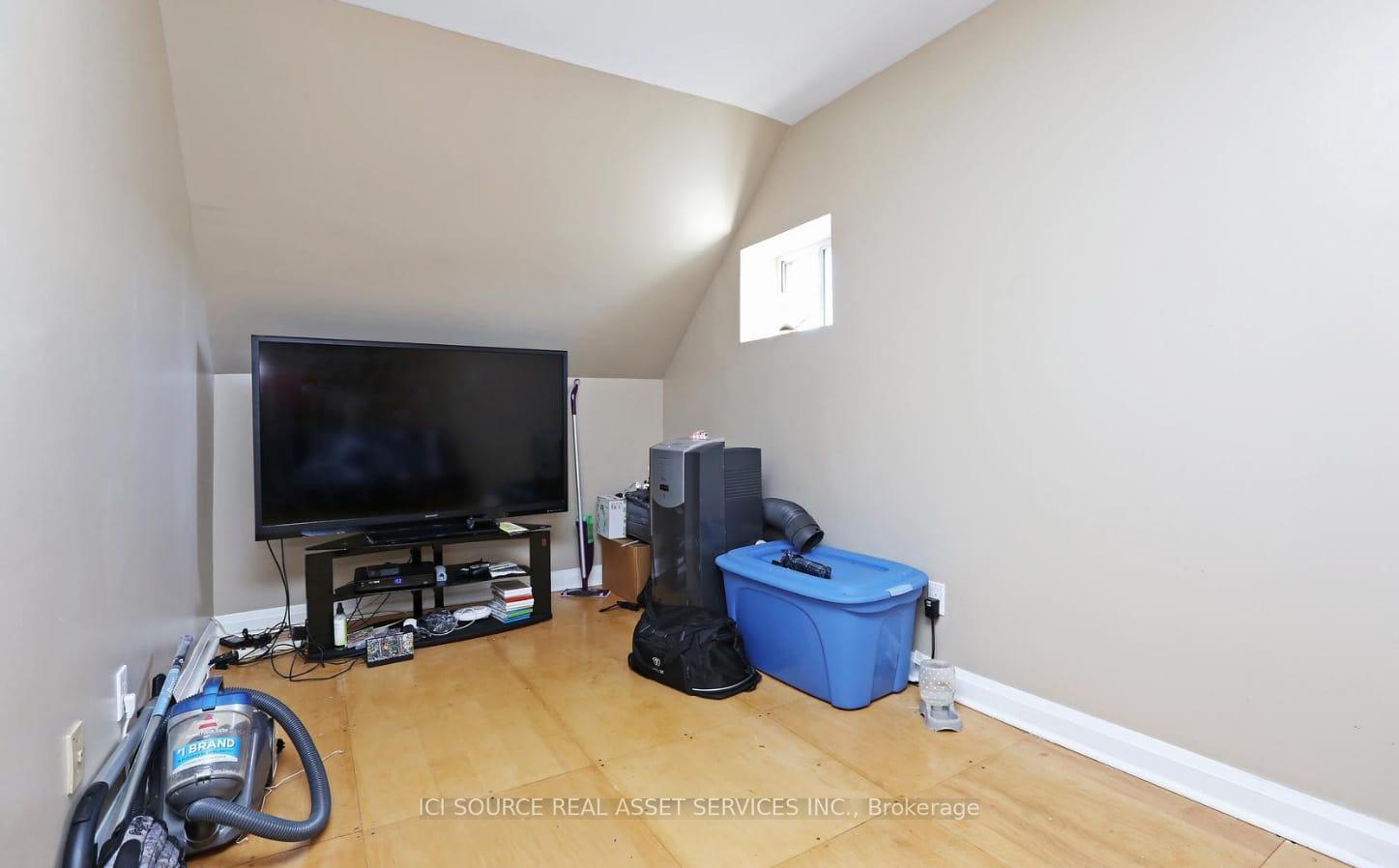 Photo 4 of Unit 3, 224 Jones Avenue, Toronto, South Riverdale — HOMEH