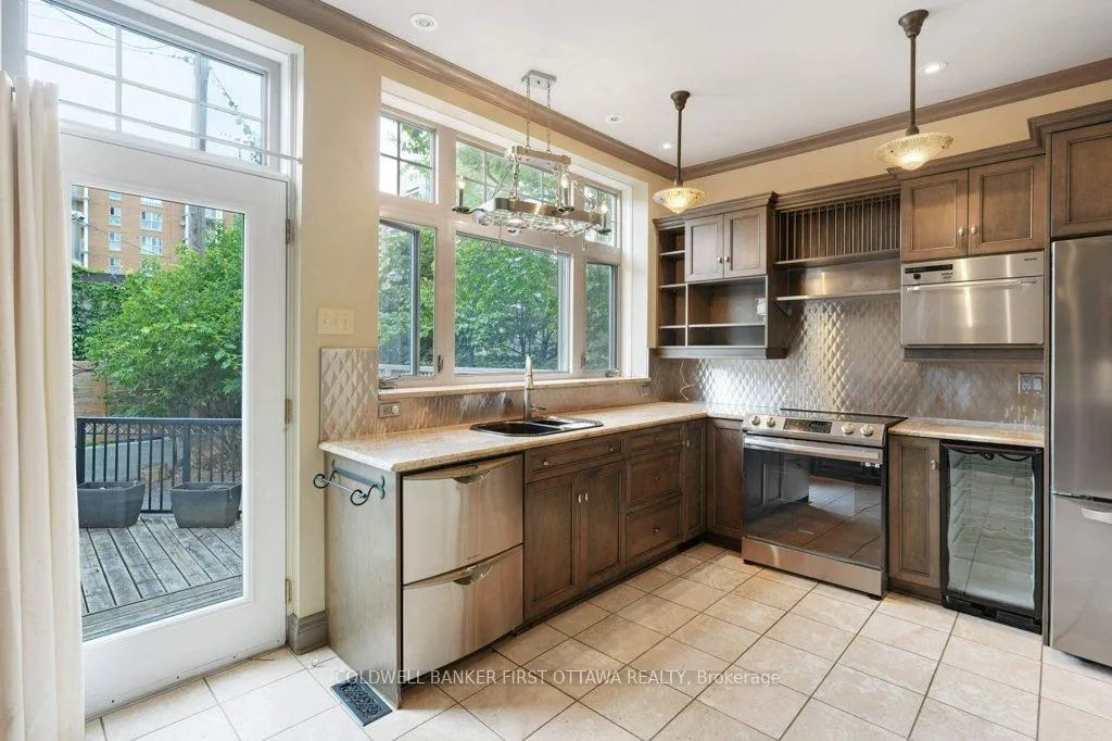 Photo 11 of 543 Besserer Street, Ottawa, Sandy Hill — HOMEH