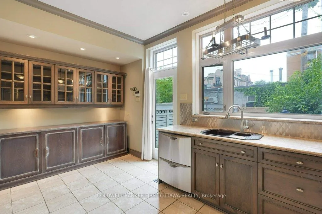 Photo 12 of 543 Besserer Street, Ottawa, Sandy Hill — HOMEH
