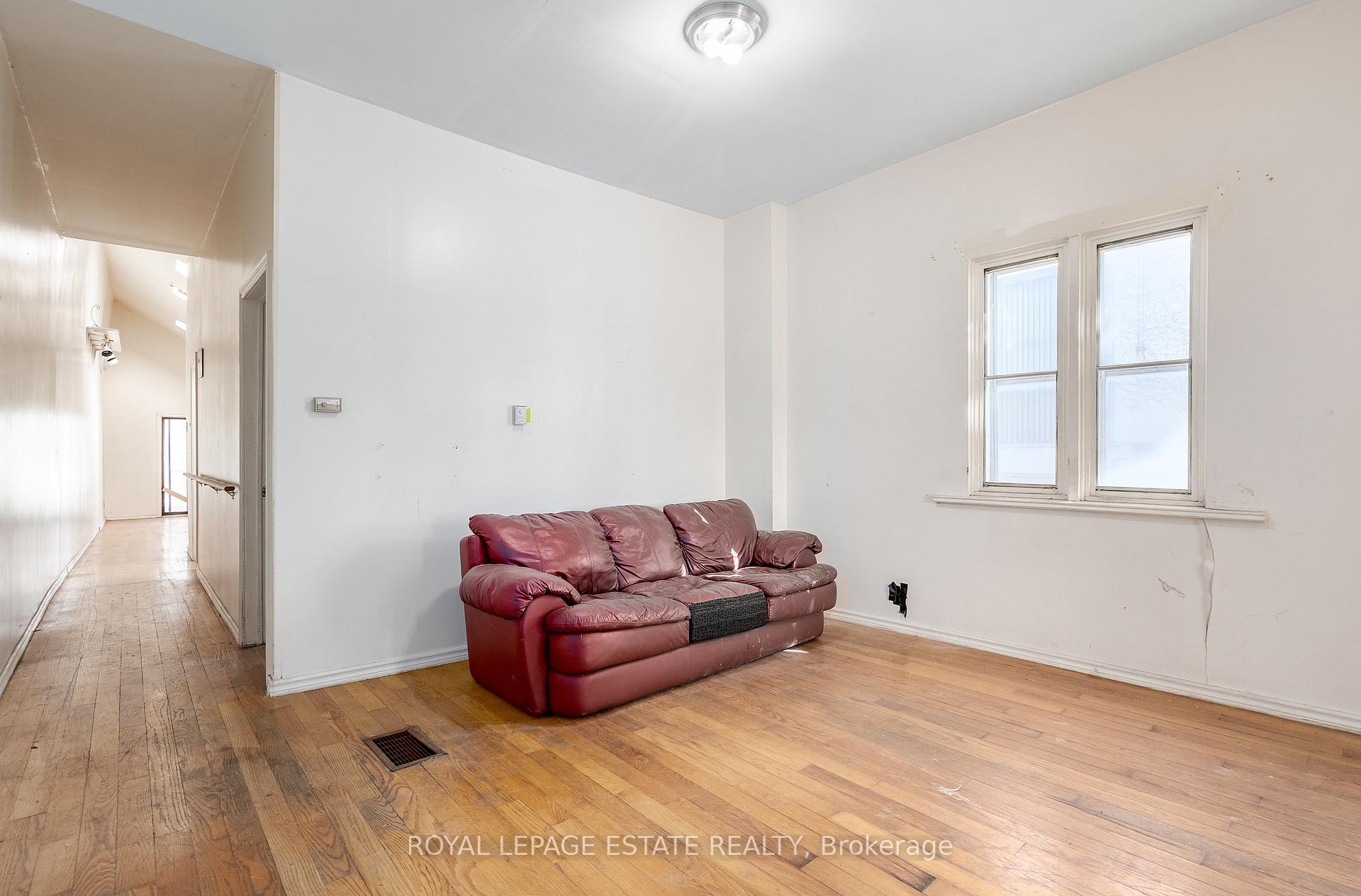 Photo 7 of 876 Eastern Avenue, Toronto, Greenwood-Coxwell — HOMEH