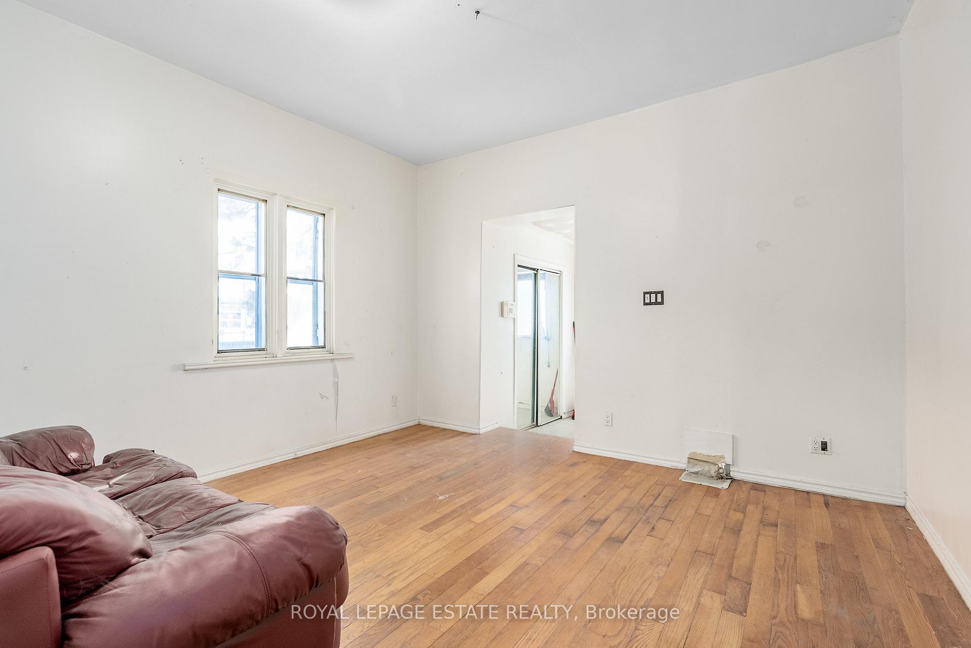 Photo 8 of 876 Eastern Avenue, Toronto, Greenwood-Coxwell — HOMEH
