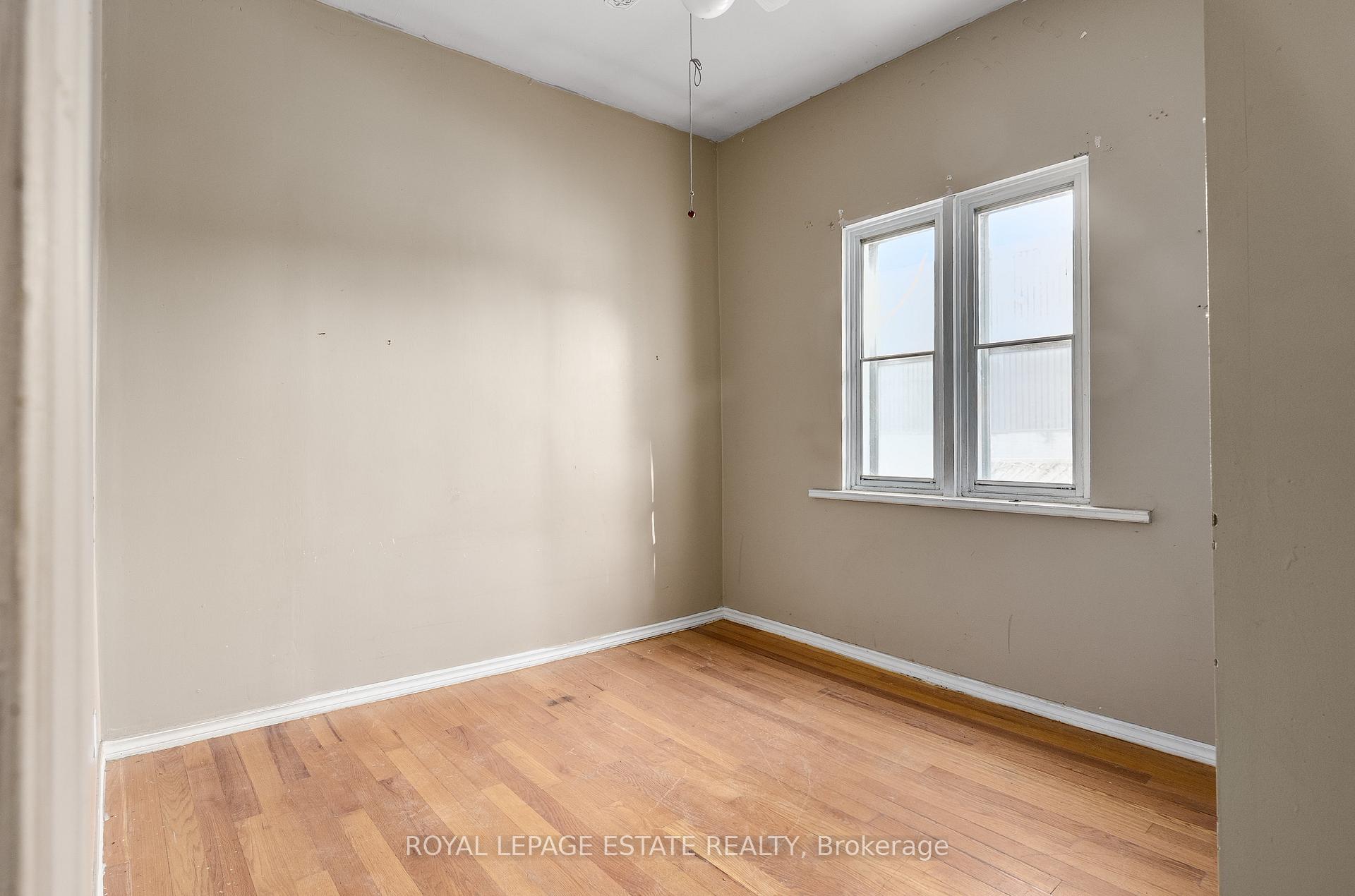 Photo 9 of 876 Eastern Avenue, Toronto, Greenwood-Coxwell — HOMEH