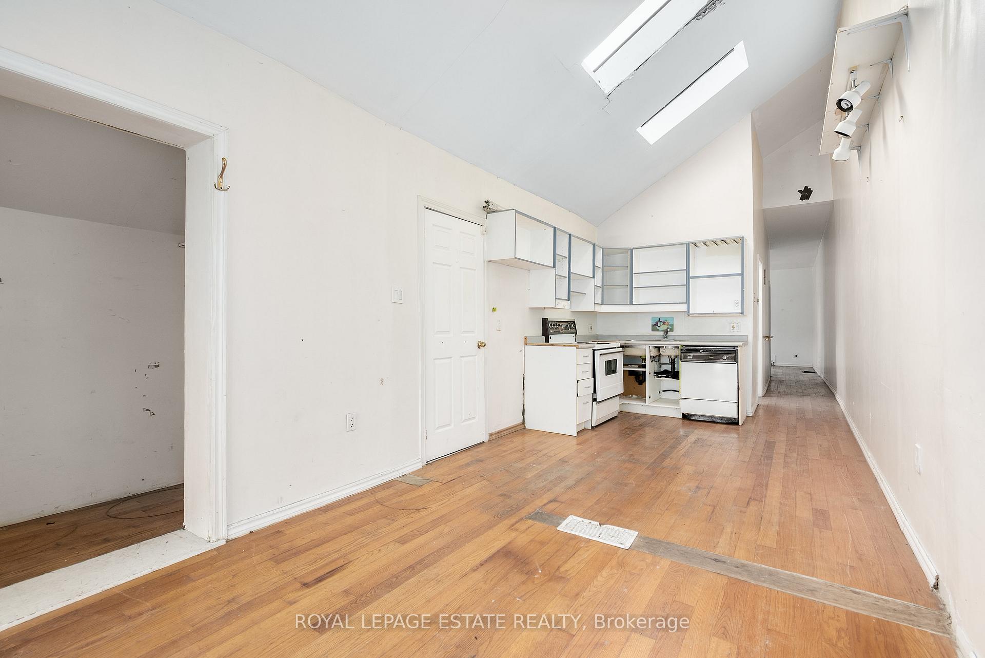 Photo 14 of 876 Eastern Avenue, Toronto, Greenwood-Coxwell — HOMEH
