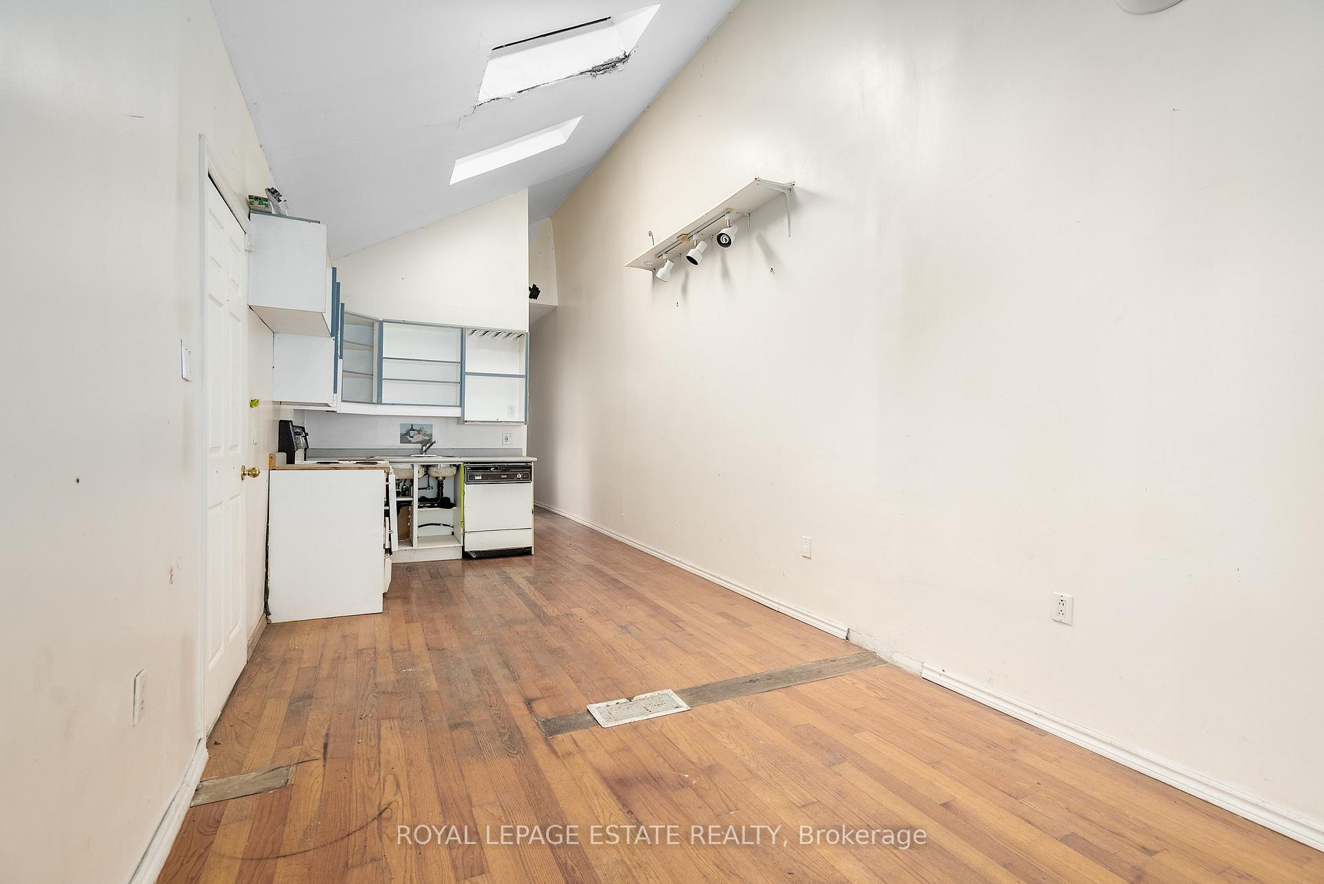 Photo 15 of 876 Eastern Avenue, Toronto, Greenwood-Coxwell — HOMEH