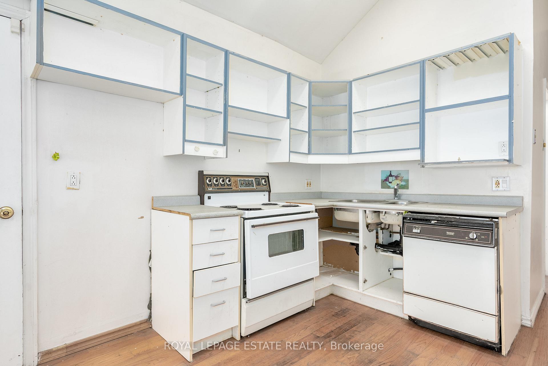 Photo 16 of 876 Eastern Avenue, Toronto, Greenwood-Coxwell — HOMEH