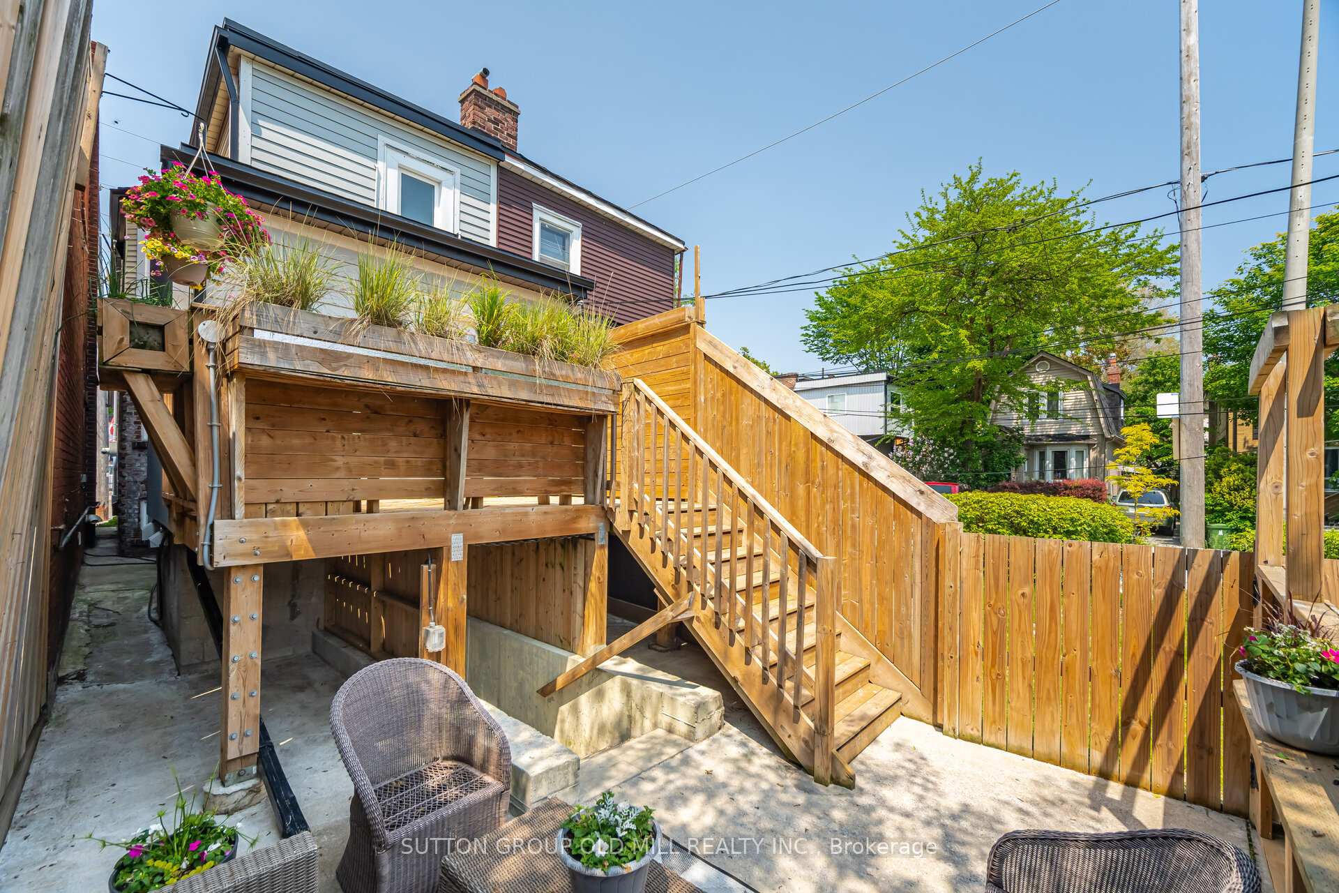 Photo 36 of 1995 Gerrard Street E, Toronto, East End-Danforth — HOMEH