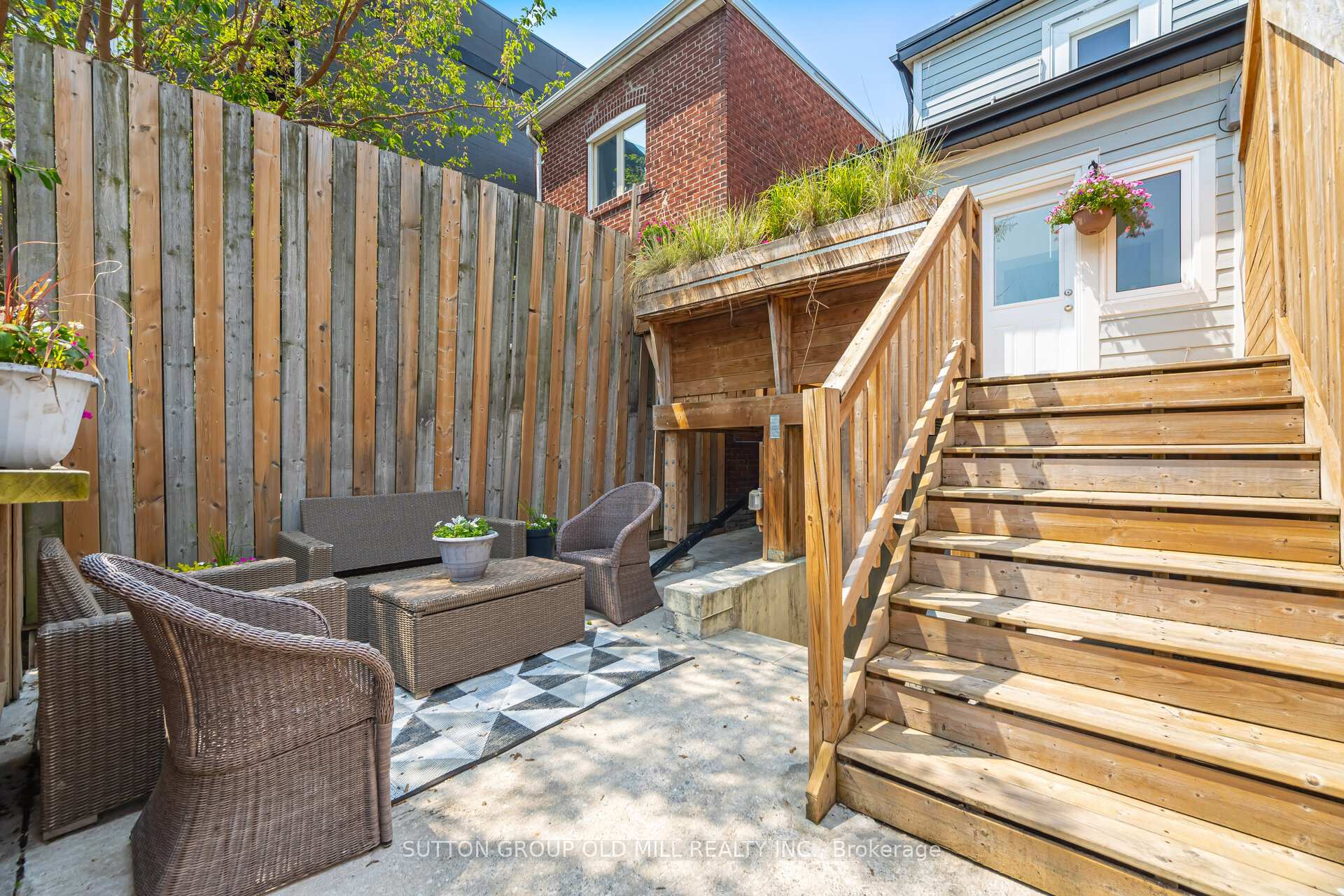 Photo 37 of 1995 Gerrard Street E, Toronto, East End-Danforth — HOMEH
