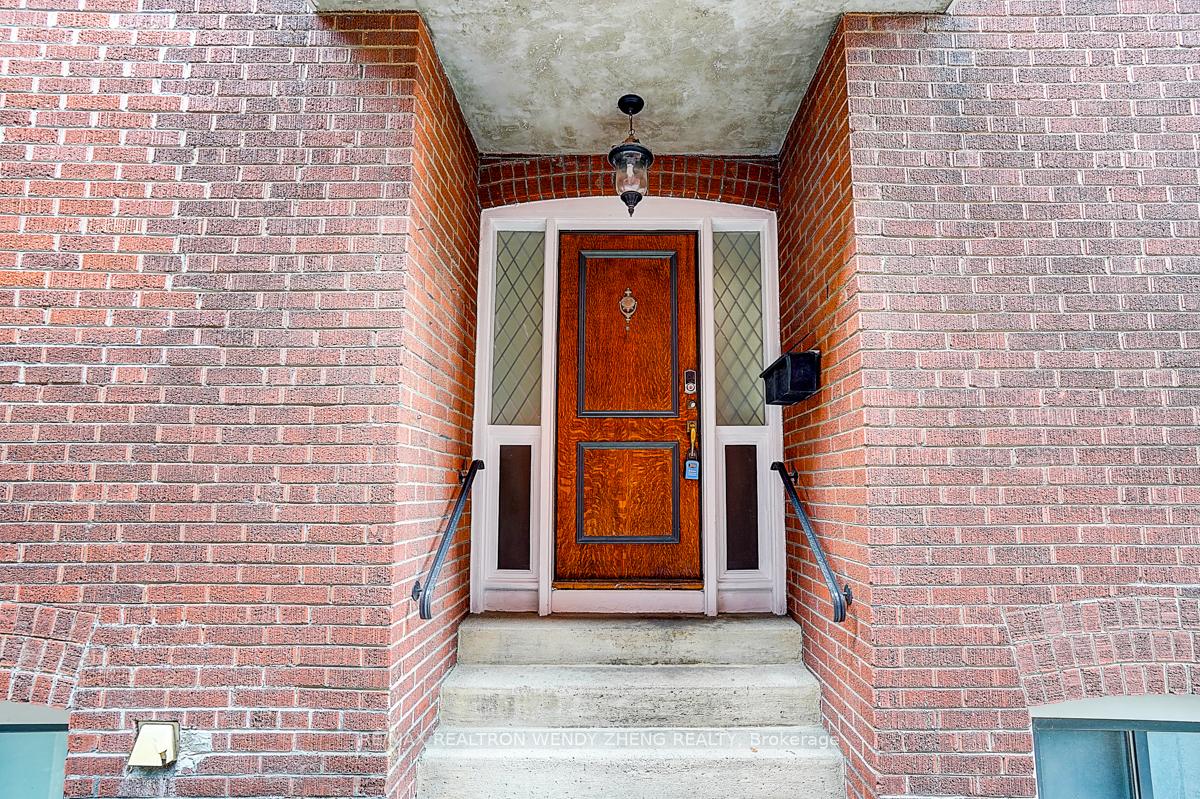 Photo 3 of 42 Willowbank Boulevard, Toronto, Yonge-Eglinton — HOMEH