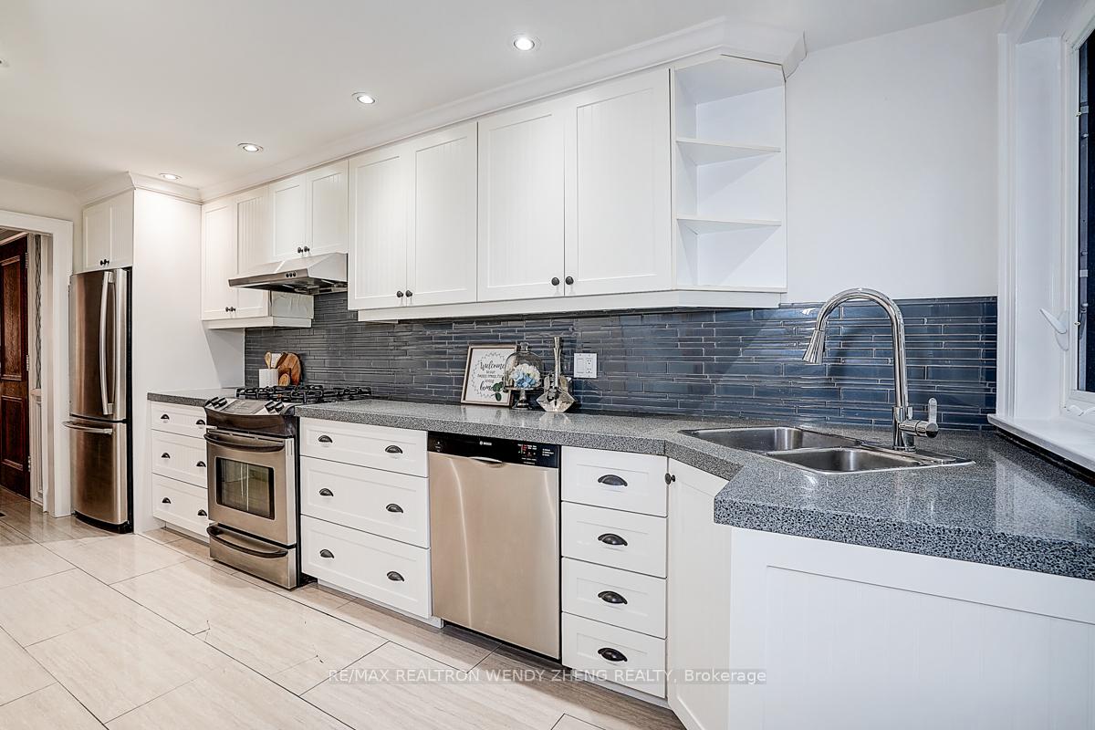 Photo 13 of 42 Willowbank Boulevard, Toronto, Yonge-Eglinton — HOMEH