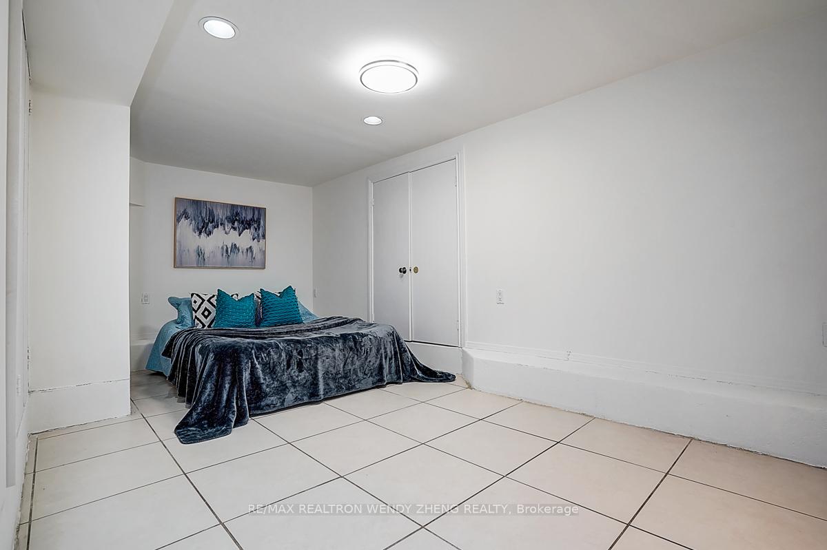 Photo 32 of 42 Willowbank Boulevard, Toronto, Yonge-Eglinton — HOMEH