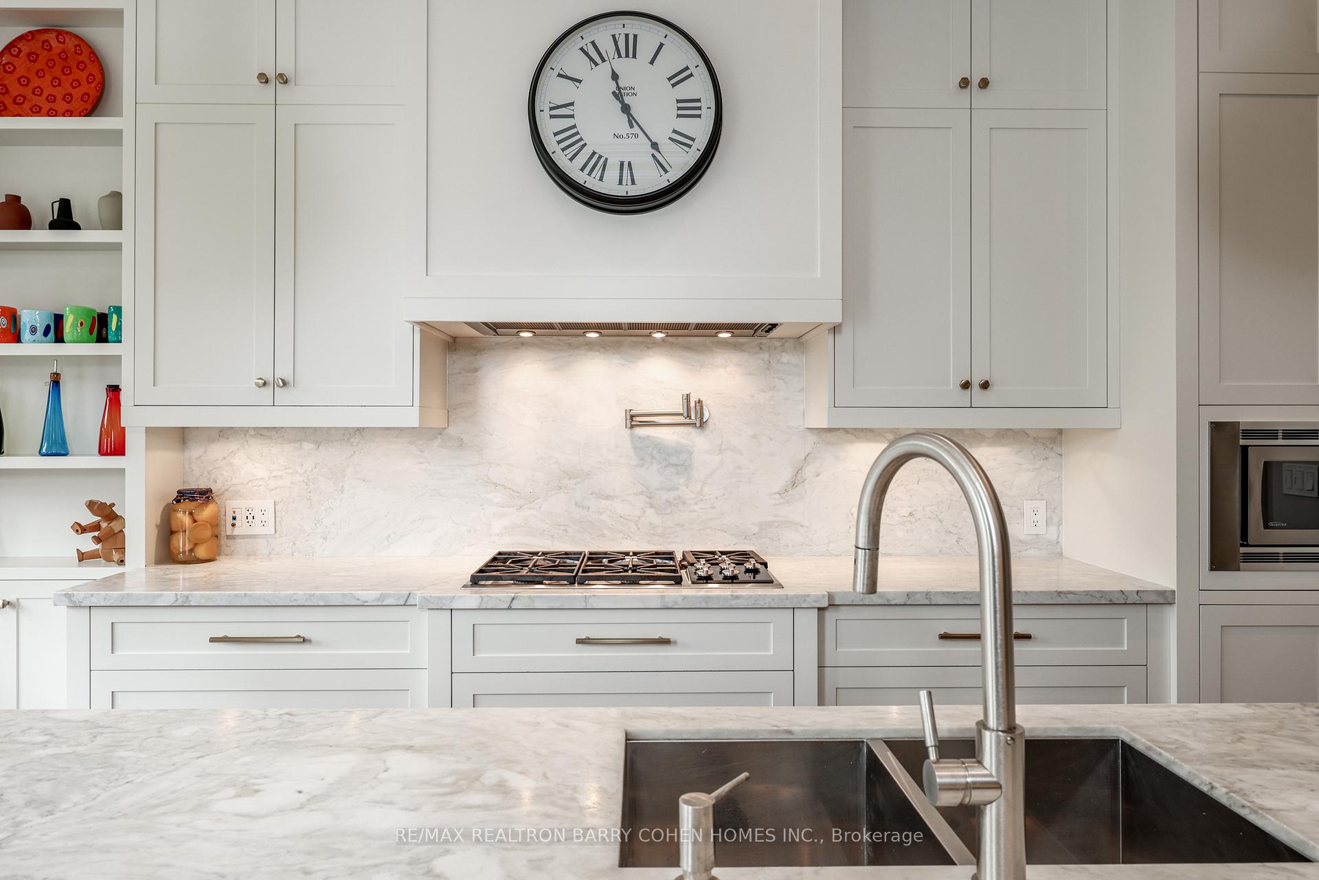 Photo 4 of 34 Poplar Plains Road, Toronto, Casa Loma — HOMEH