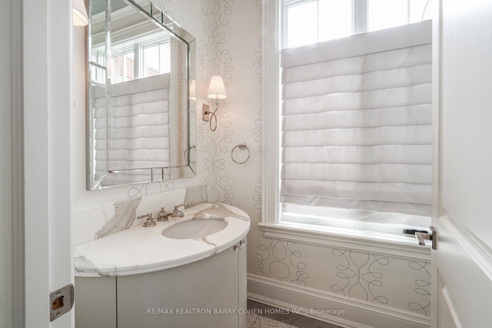 Photo 8 of 34 Poplar Plains Road, Toronto, Casa Loma — HOMEH