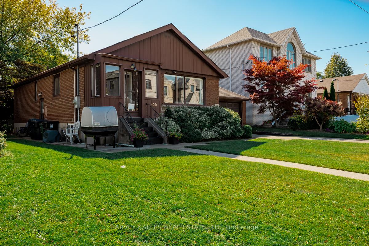 Photo 2 of 109 Frontenac Avenue, Toronto, Bedford Park-Nortown — HOMEH