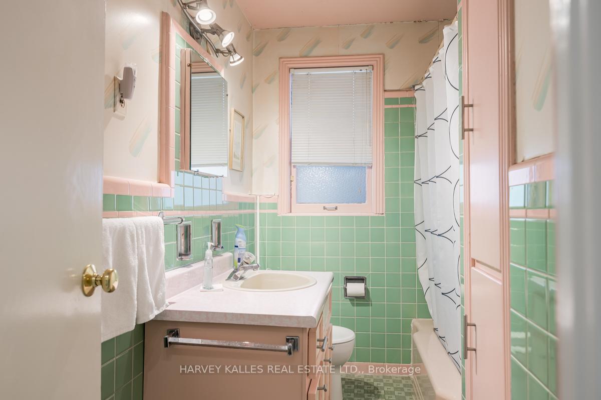 Photo 23 of 109 Frontenac Avenue, Toronto, Bedford Park-Nortown — HOMEH
