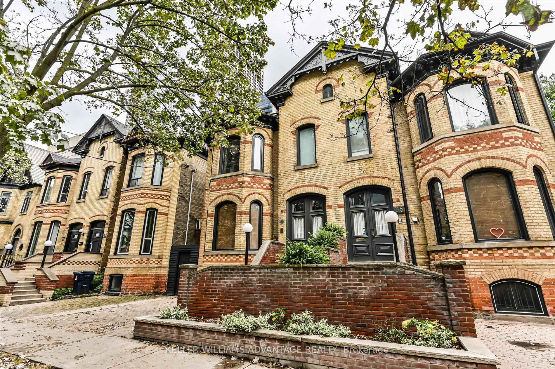 Front of Unit Main, 37 Huntley St Street