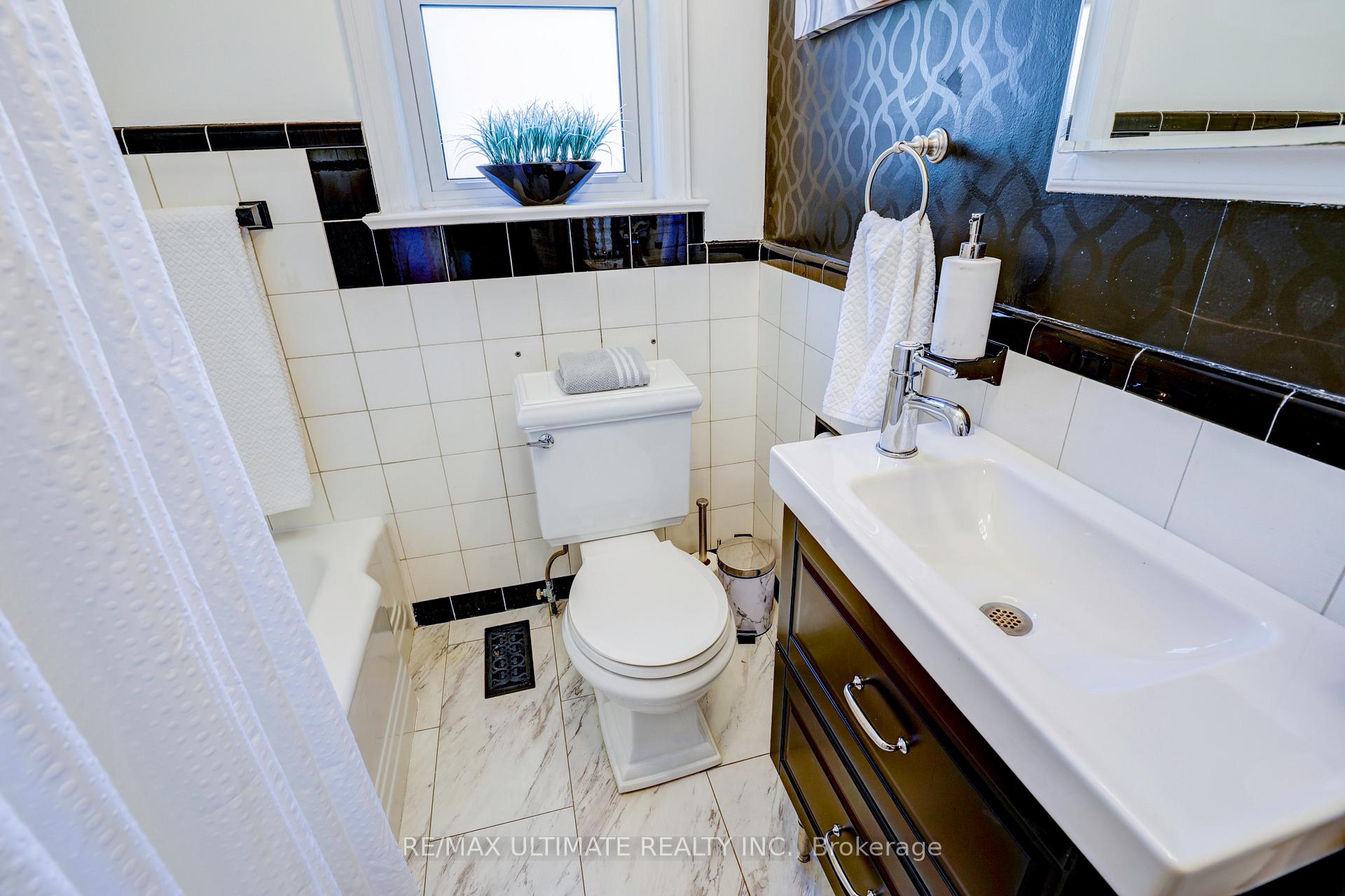 Photo 12 of 44 Ferris Road, Toronto, O'Connor-Parkview — HOMEH