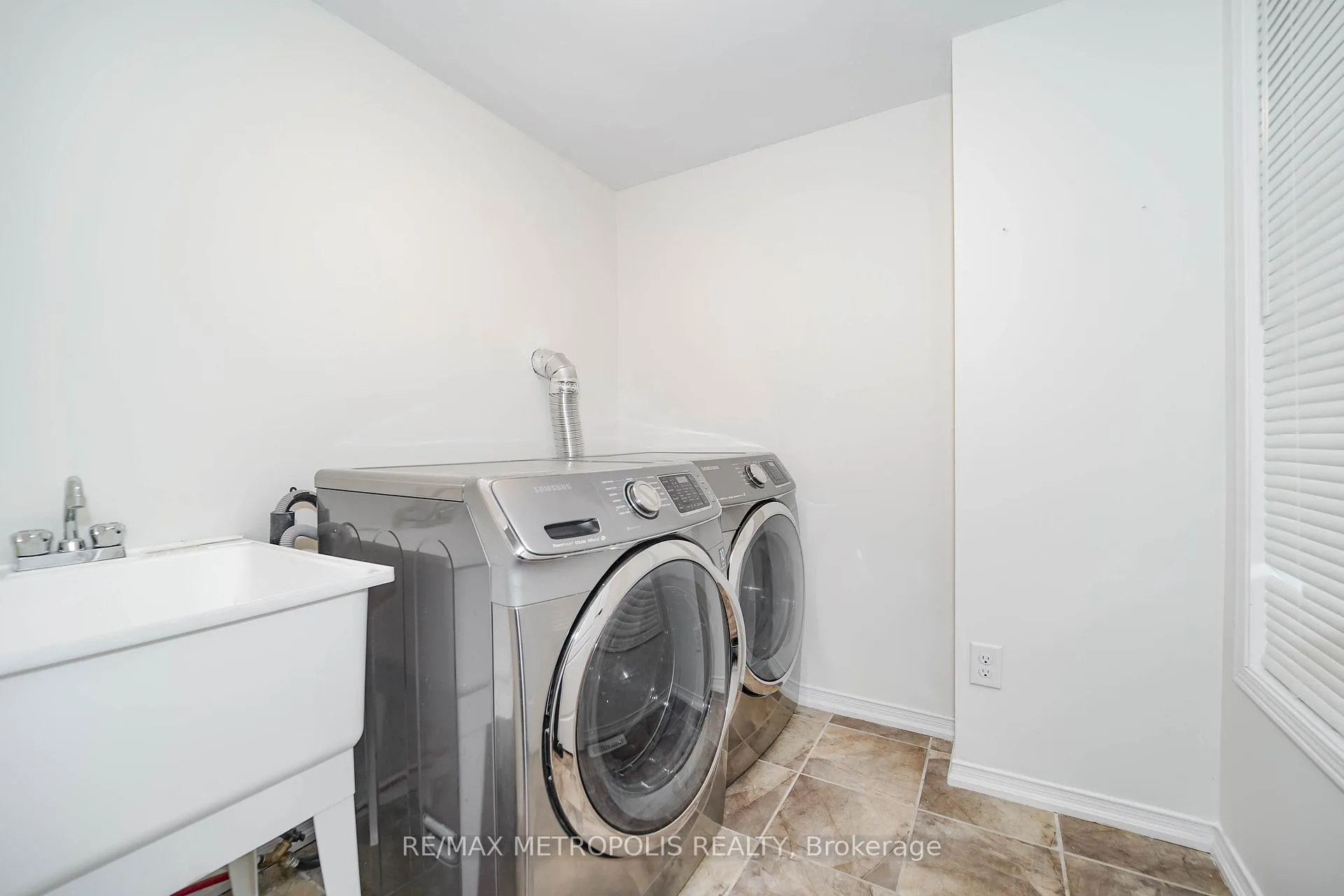 Photo 13 of 896 Audley Road N, Ajax, Central East — HOMEH