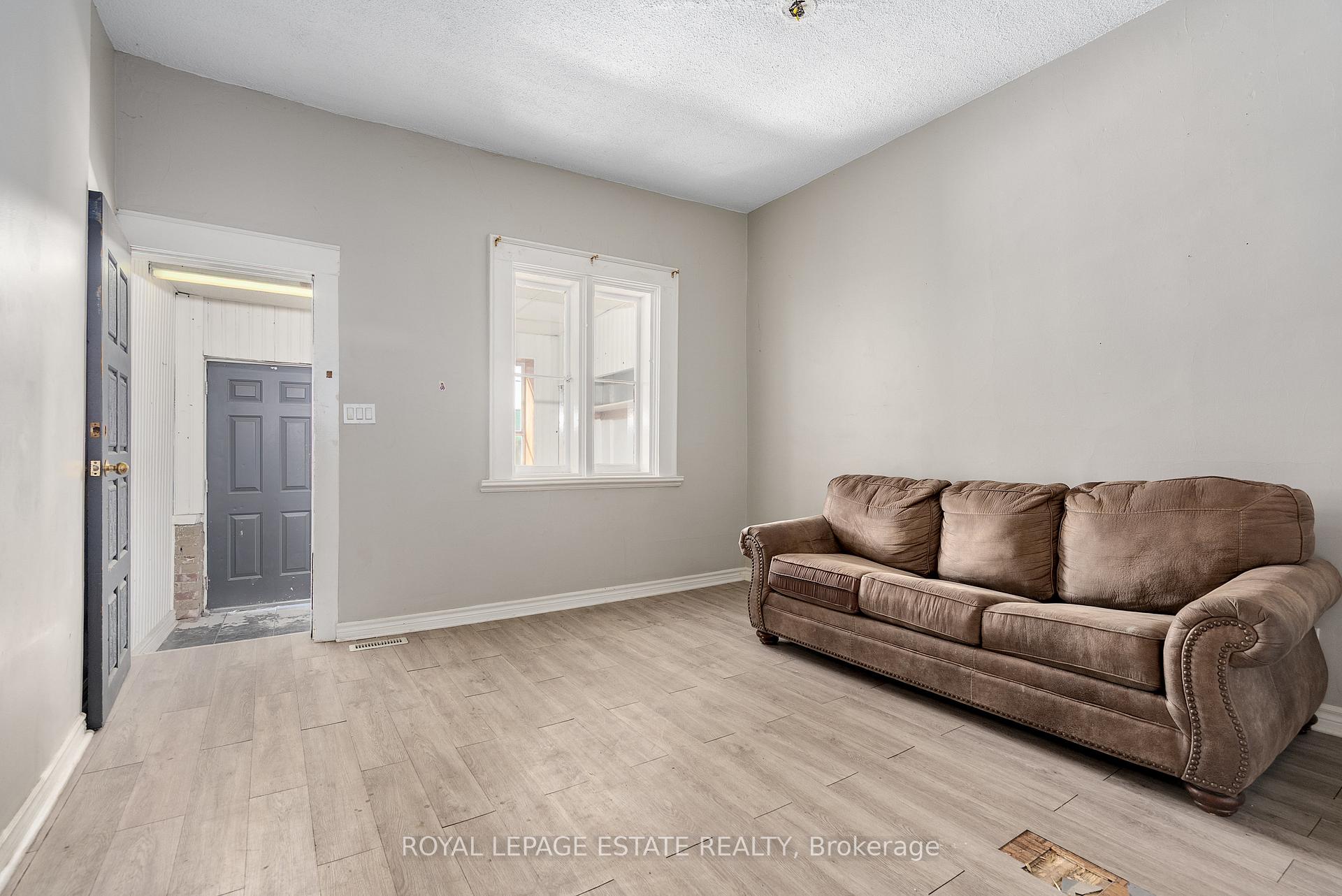 Photo 8 of 874 Eastern Avenue, Toronto, Greenwood-Coxwell — HOMEH